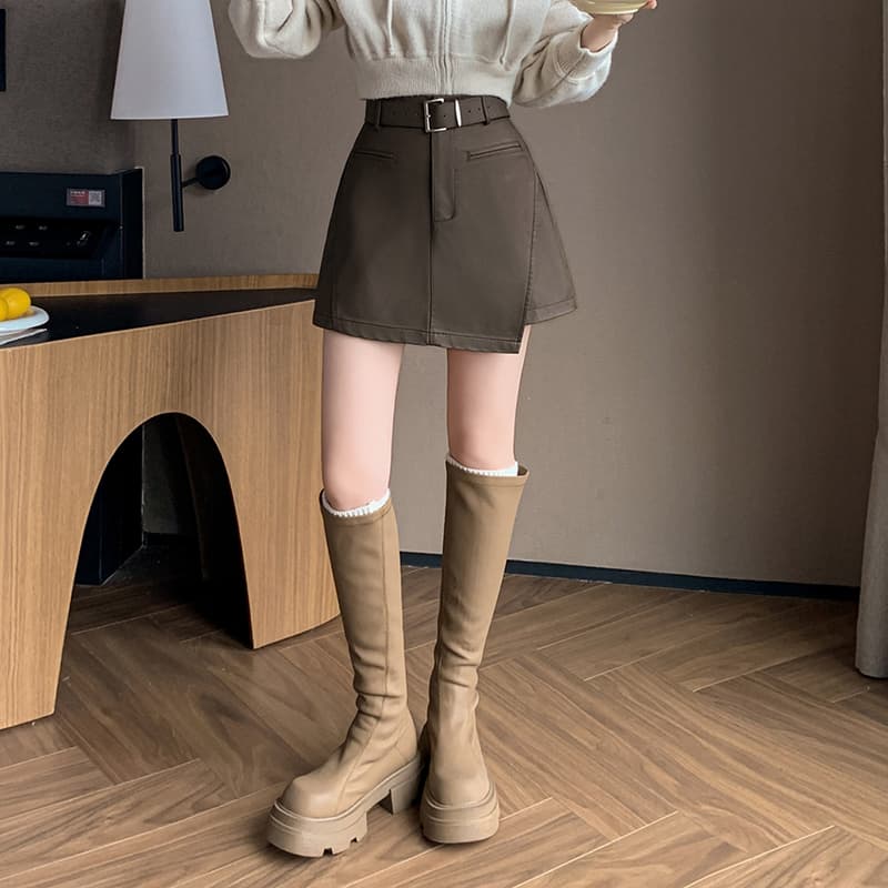 가죽 치마바지 여성 2026 가을 겨울 새로운 캐주얼 가죽 바지 다용도 반신 스커트 PU 가죽 미니 스커트 하이웨이스트 한 마디 치마바지 이미지 4
