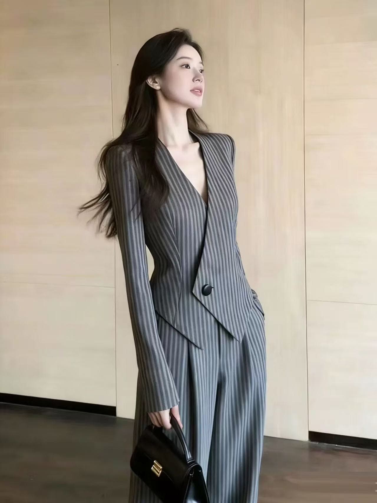 오래된 돈 바람 빛 요리 한 로얄 자매 코디 전체 집합 고급 센스 출퇴근 회색 스트라이프 V넥 정장 와이드 레그 팬츠 세트 상세 이미지 4