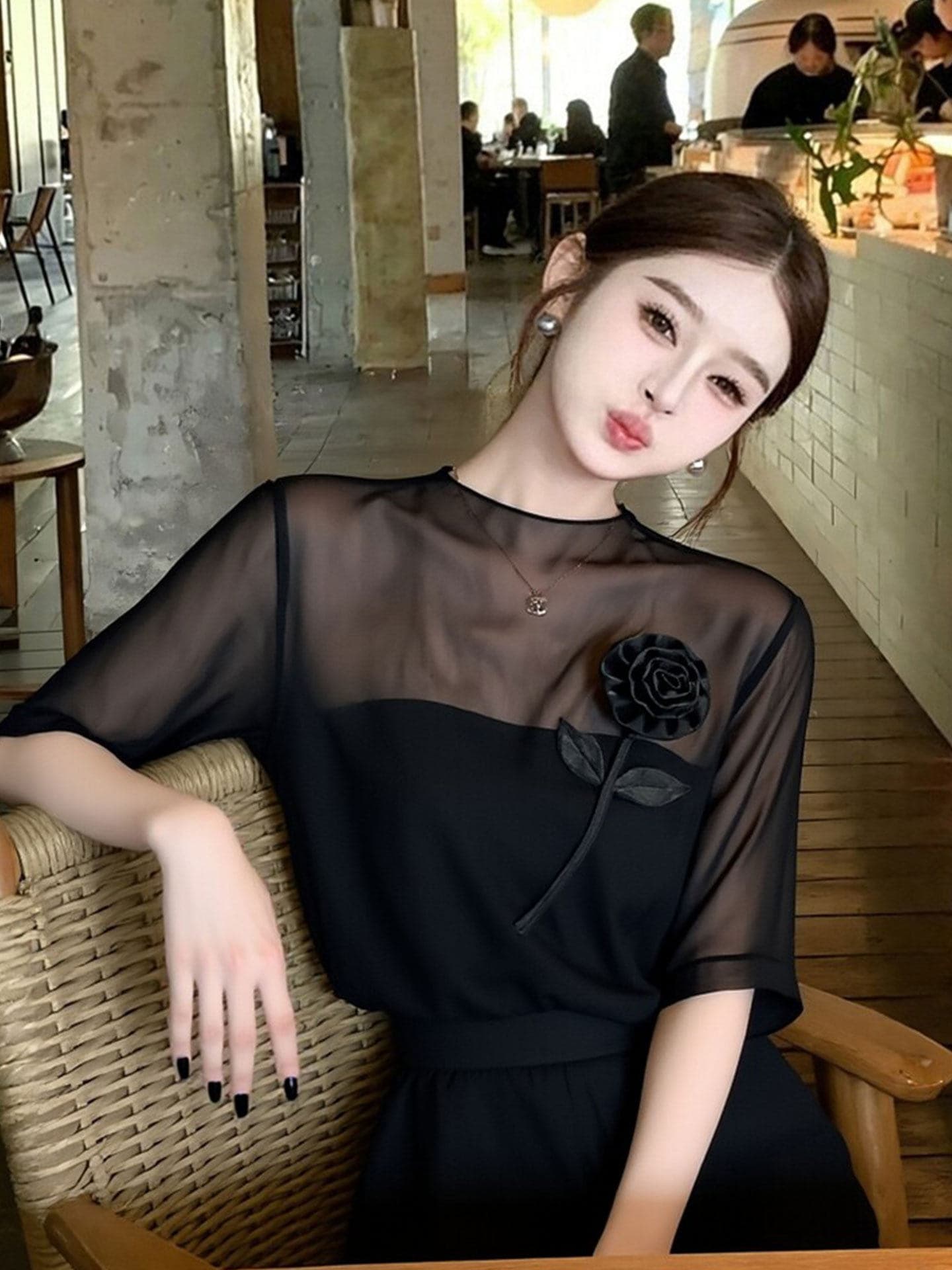 검정색 3 차원 장미 망사 패치워크 반팔 맨위 여성 여름 새로운 프랑스식 우아함 슬림해 보이는 빛 럭셔리 바람 티셔츠 상세 이미지 3