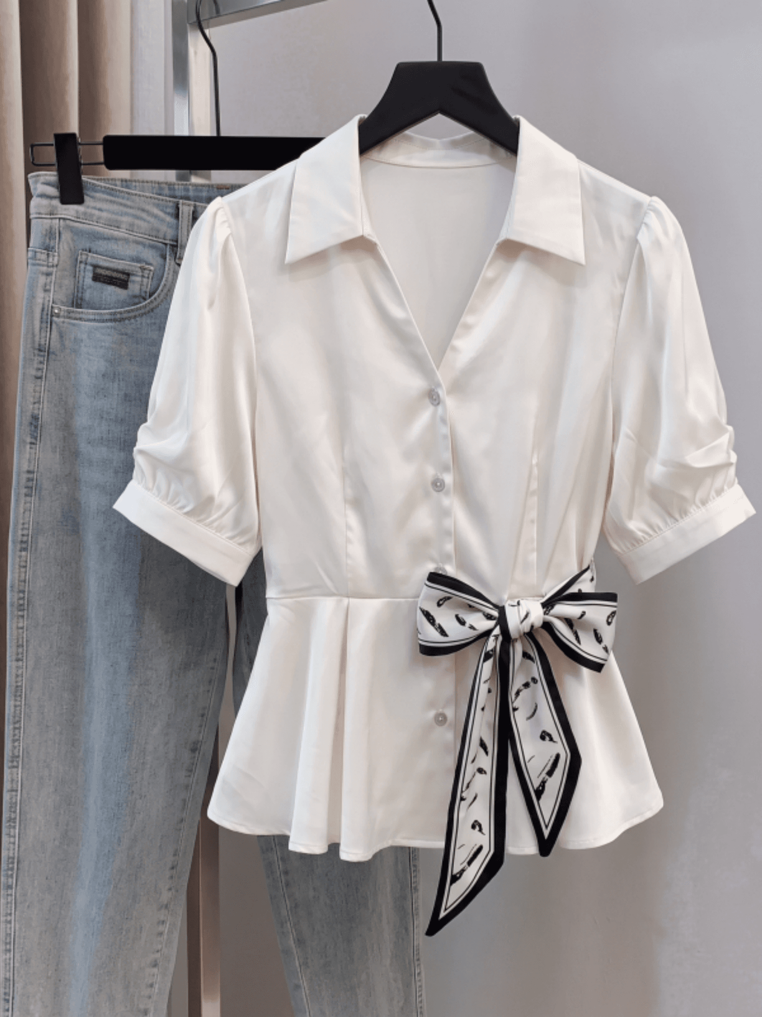 고급 새틴 반팔 여성 셔츠 2026 새로운 여름 빅 사이즈 지방 mm 오래된 돈 바람 스카프 허리 수축 슬림해 보이는 맨위 상세 이미지 3