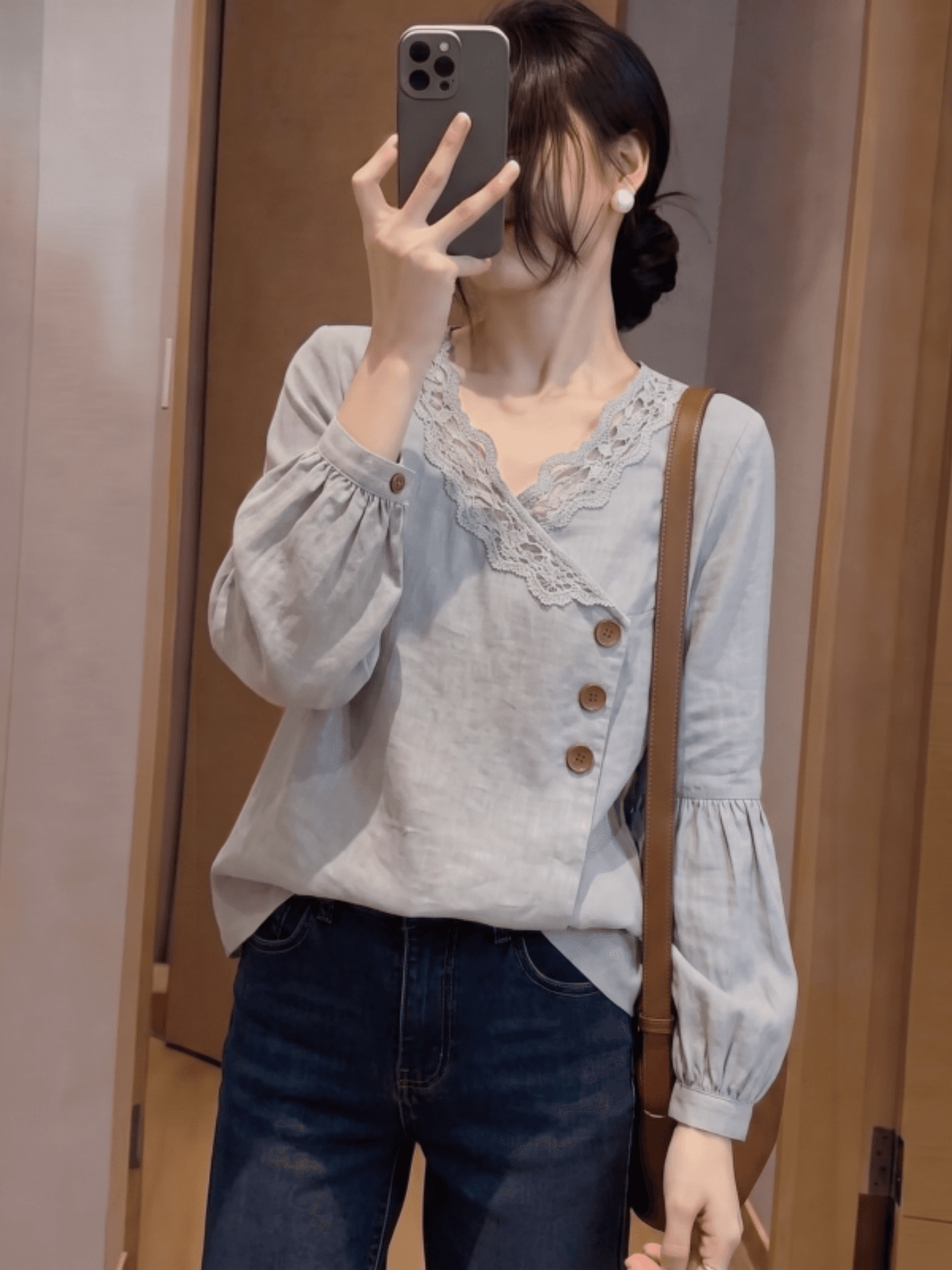 회색 레이스 측면 V넥 긍정적 인 어깨 여성 셔츠 2026 새로운 이른 가을 빅 사이즈 지방 mm 슬림해 보이는 외국 가스 연령 감소 맨위 이미지 2