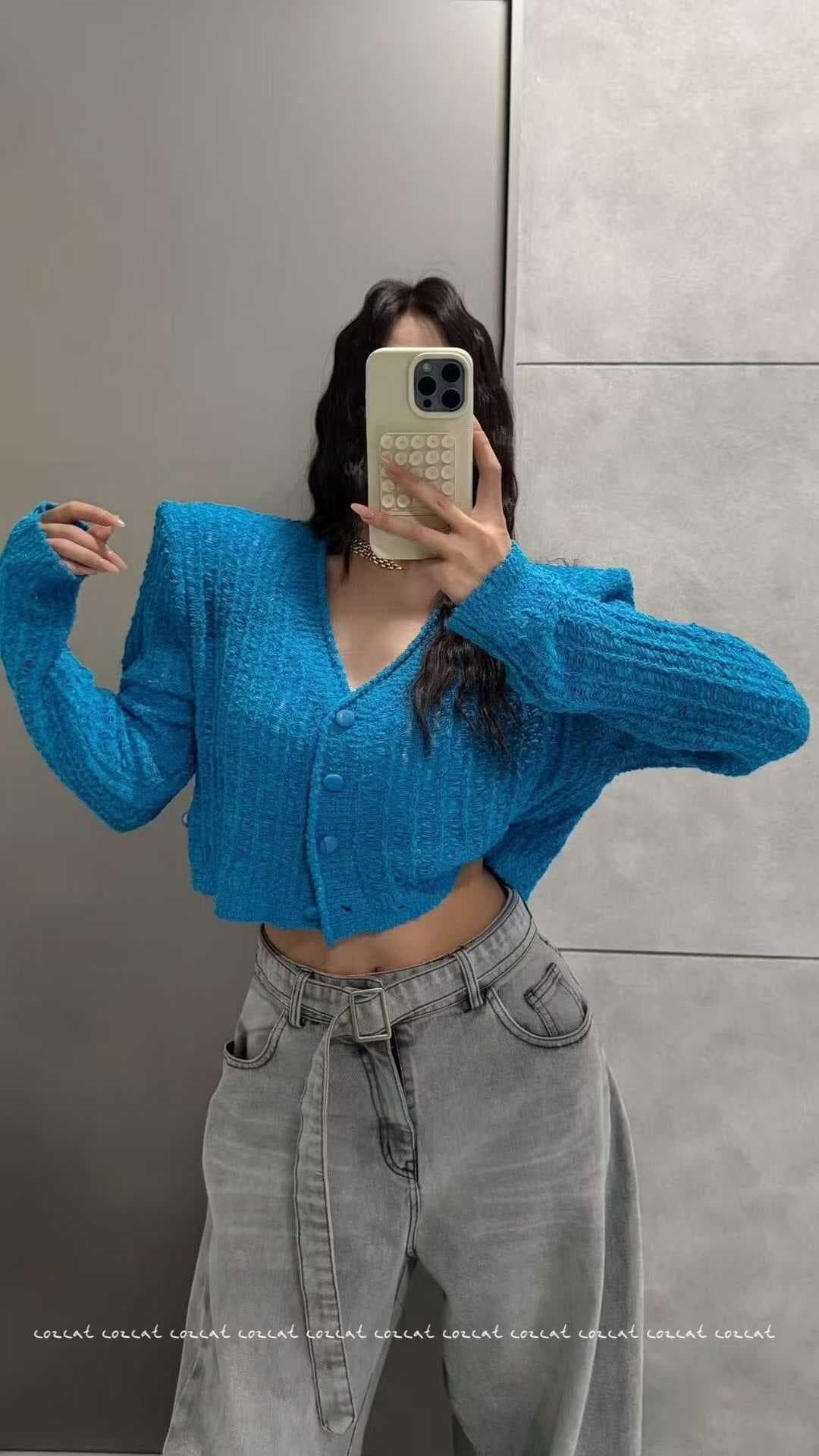 봄 여름 부드러운 바람 라운드 버클 한 부서 고급 센스 홀로우 아웃 루즈핏 느긋한 부드러운 찹쌀 니트 스웨터 오픈 가디건 맨위 여성 코트