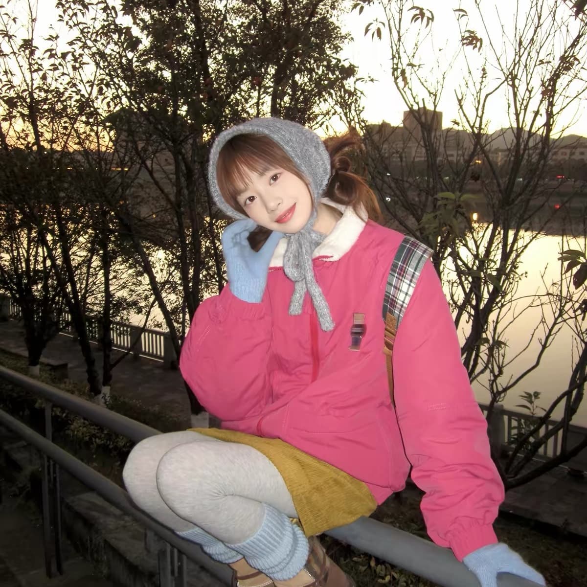귀여운 작은 곰 자수 용과 스탠드 칼라 마이크로 주름 질감 센스 디자인 다용도 보온 면 옷 여성 재킷 이미지 2