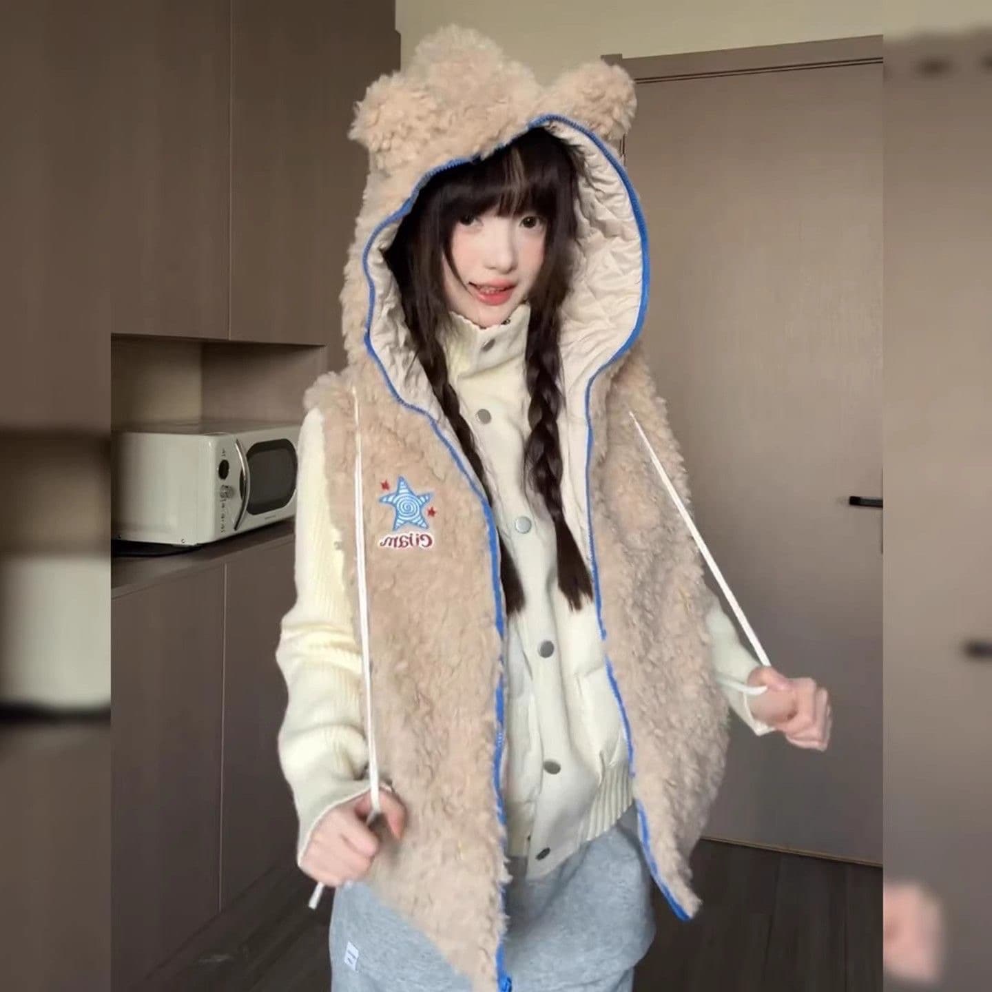 tom 트렌디 귀여운 달콤한 자매 바람 가을 겨울 민소매 베스트 작은 곰 귀 후드 재킷 분위기 센스 어린 양 어린 양 털 연령 감소 상세 이미지 3