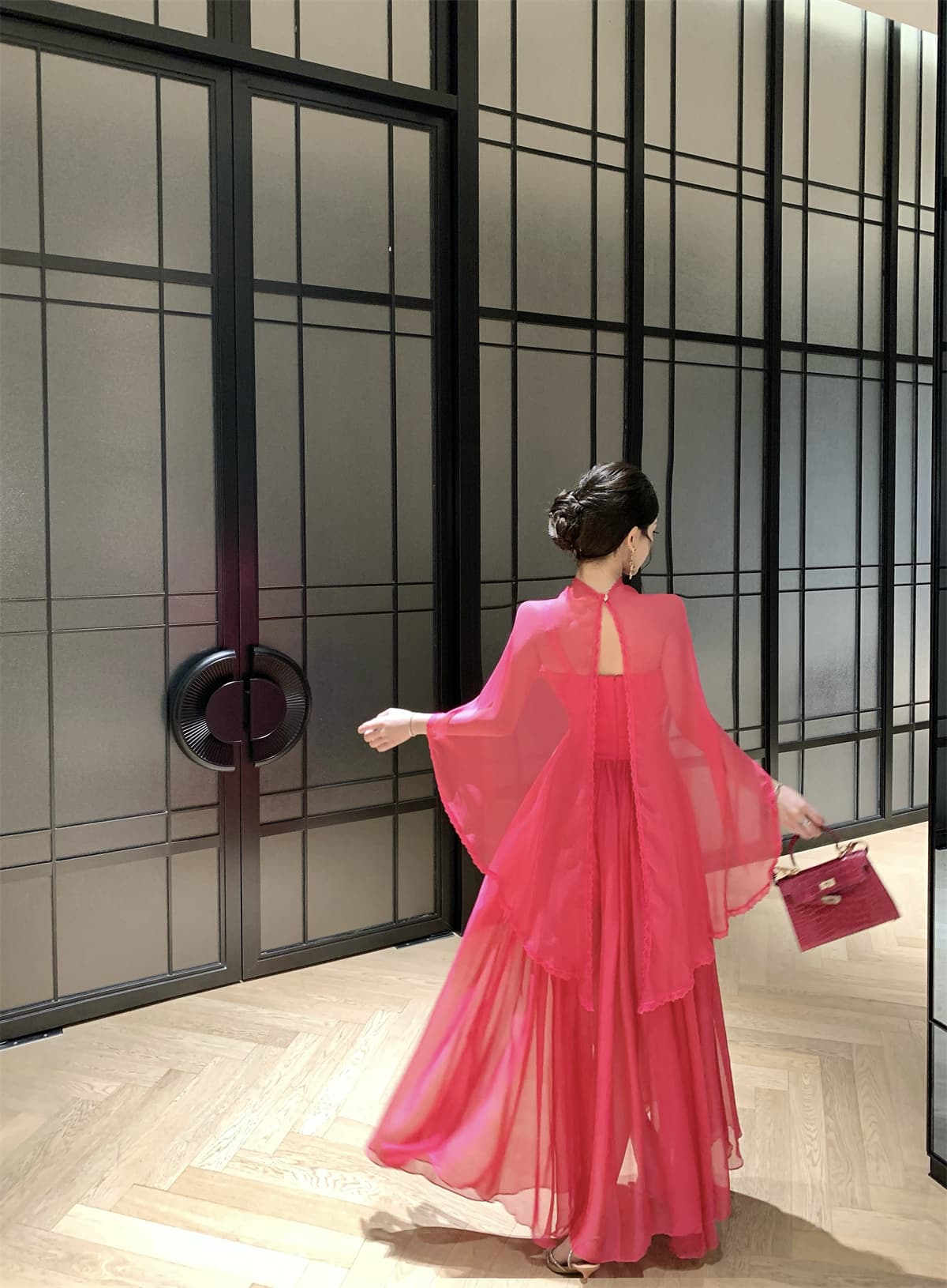 실사 정가 높음 도루 센스 비스듬한 어깨 거즈 스커트 펌프 Pleat 디자인 레이스 조각 롱 코트 트임 드레스 상세 이미지 7