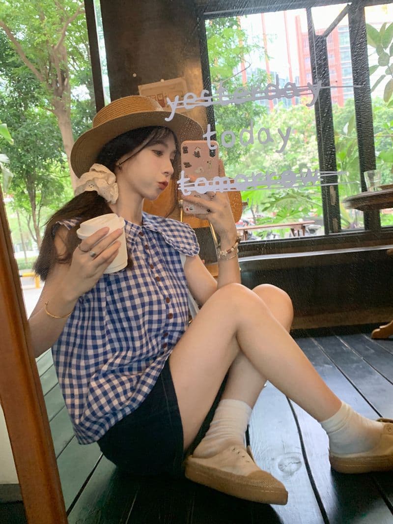 파란색 체크무늬 프릴 칼라 민소매 여성 셔츠 2026 년 새로운 작은 대중 연령 감소 Chic 베이비 칼라 조끼 맨위 이미지 3