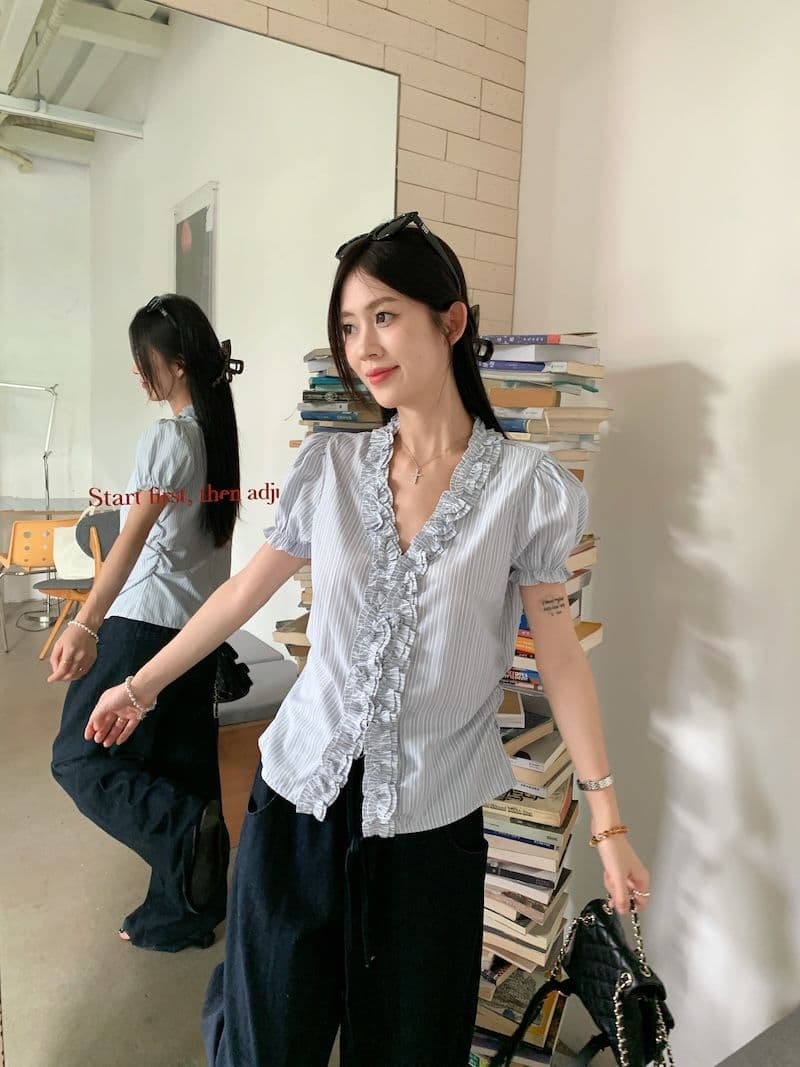원본 것 파란색 프릴 스트라이프 거품 소매 여성 셔츠 여름 V넥 꼬집기 허리 반팔 맨위 상세 이미지 7