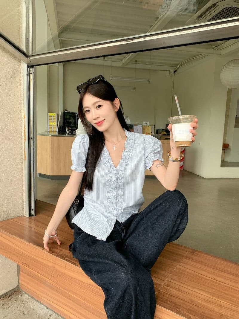 원본 것 파란색 프릴 스트라이프 거품 소매 여성 셔츠 여름 V넥 꼬집기 허리 반팔 맨위 상세 이미지 10