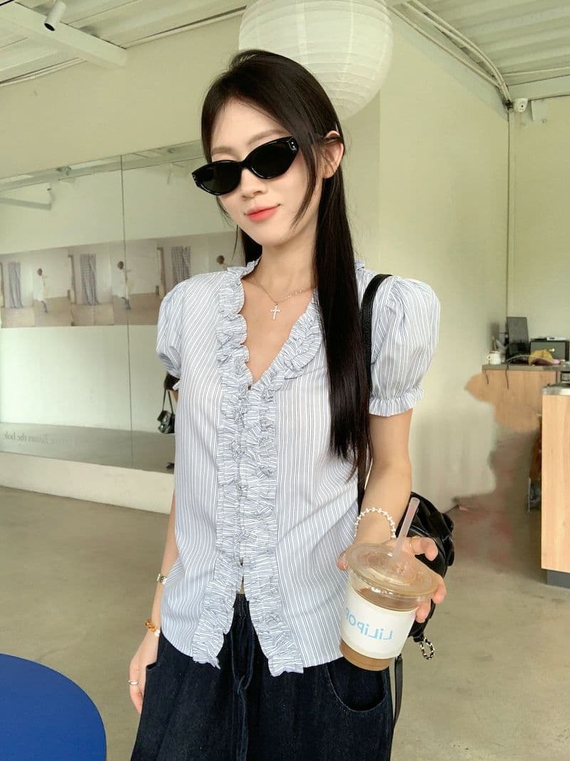 원본 것 파란색 프릴 스트라이프 거품 소매 여성 셔츠 여름 V넥 꼬집기 허리 반팔 맨위 상세 이미지 13