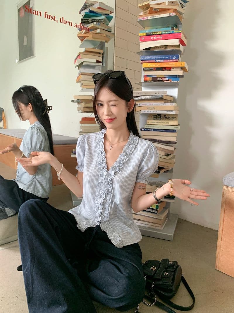 원본 것 파란색 프릴 스트라이프 거품 소매 여성 셔츠 여름 V넥 꼬집기 허리 반팔 맨위 상세 이미지 18