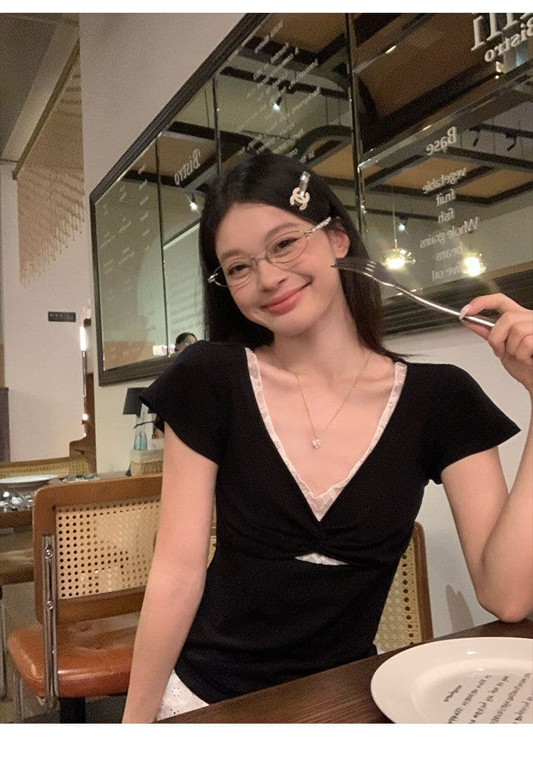 원본 원단 검정색 V넥 페이크 레이어드 반팔 티셔츠 여성 몸매 가꾸기 한 부서 디자인 센스 슬림해 보이는 맨위 트렌디 상세 이미지 5