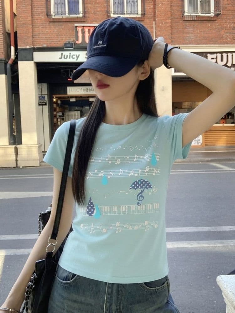 빛 아시아 인 소녀 참고 프린트 긍정적 인 어깨 반팔 티셔츠 여성 여름 한 부서 몸매 가꾸기 슬림해 보이는 작은 대중 짧은 맨위 상세 이미지 6