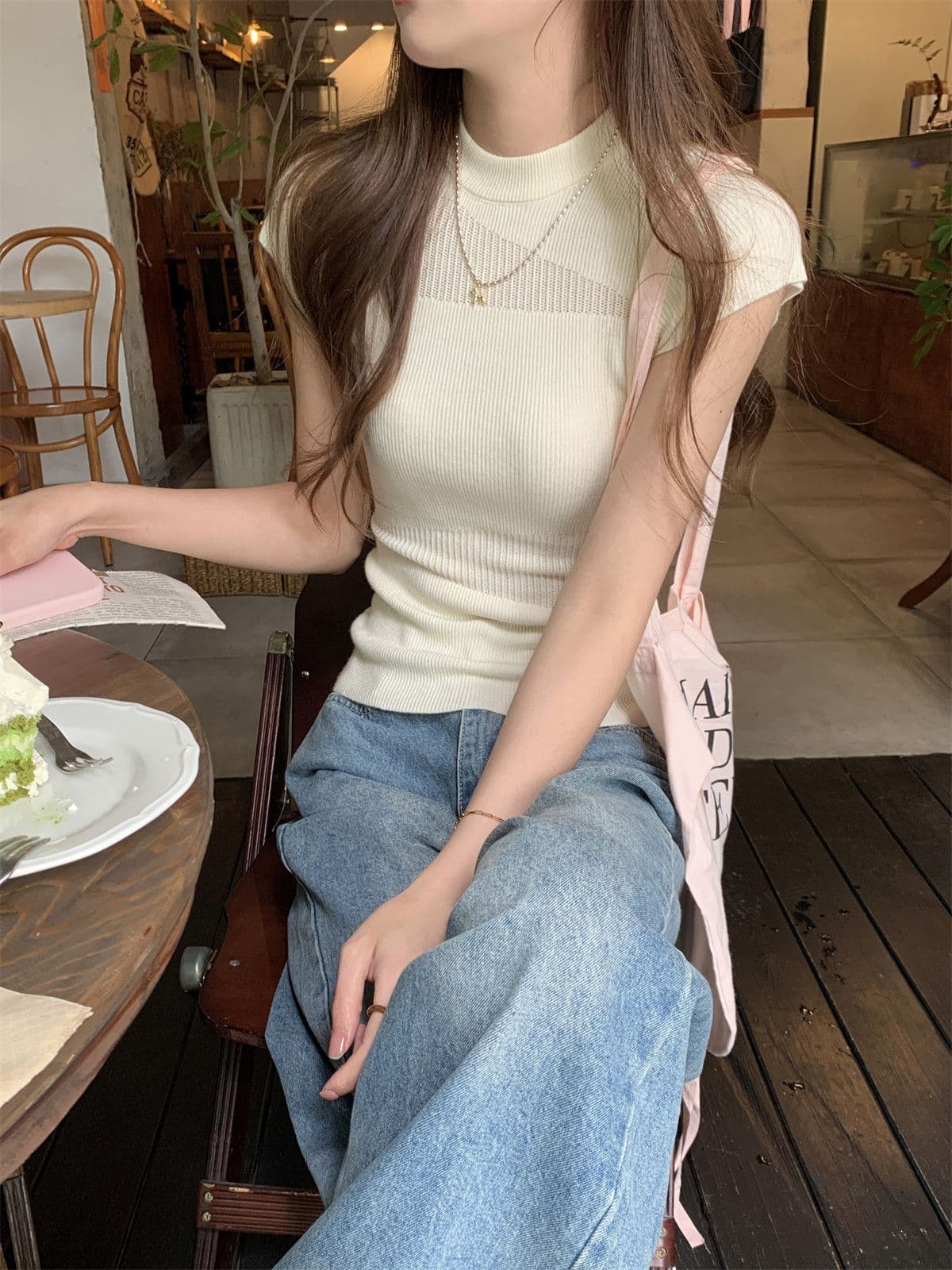 Chic 여름 프랑스식 라운드 넥 홀로우 아웃 티셔츠 여성 고급 센스 얼음 실크 니트 반팔 불규칙 몸매 가꾸기 맨위 상세 이미지 1