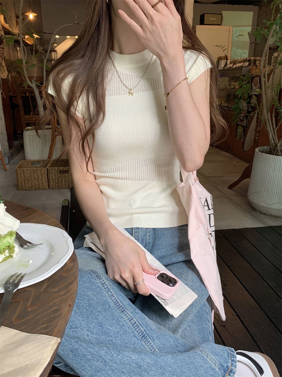 Chic 여름 프랑스식 라운드 넥 홀로우 아웃 티셔츠 여성 고급 센스 얼음 실크 니트 반팔 불규칙 몸매 가꾸기 맨위 상세 이미지 2