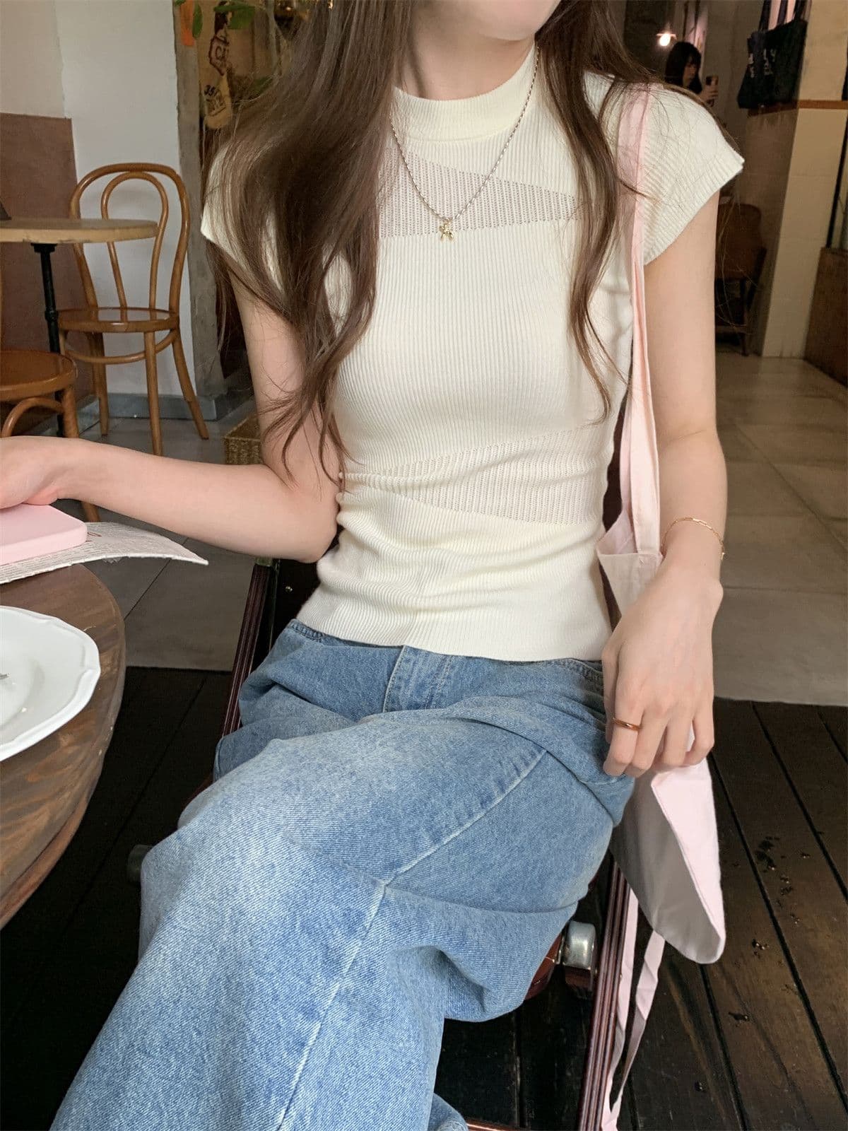 Chic 여름 프랑스식 라운드 넥 홀로우 아웃 티셔츠 여성 고급 센스 얼음 실크 니트 반팔 불규칙 몸매 가꾸기 맨위 상세 이미지 3