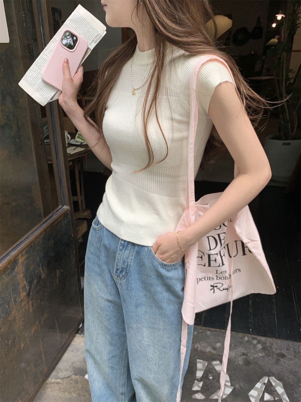 Chic 여름 프랑스식 라운드 넥 홀로우 아웃 티셔츠 여성 고급 센스 얼음 실크 니트 반팔 불규칙 몸매 가꾸기 맨위 상세 이미지 5