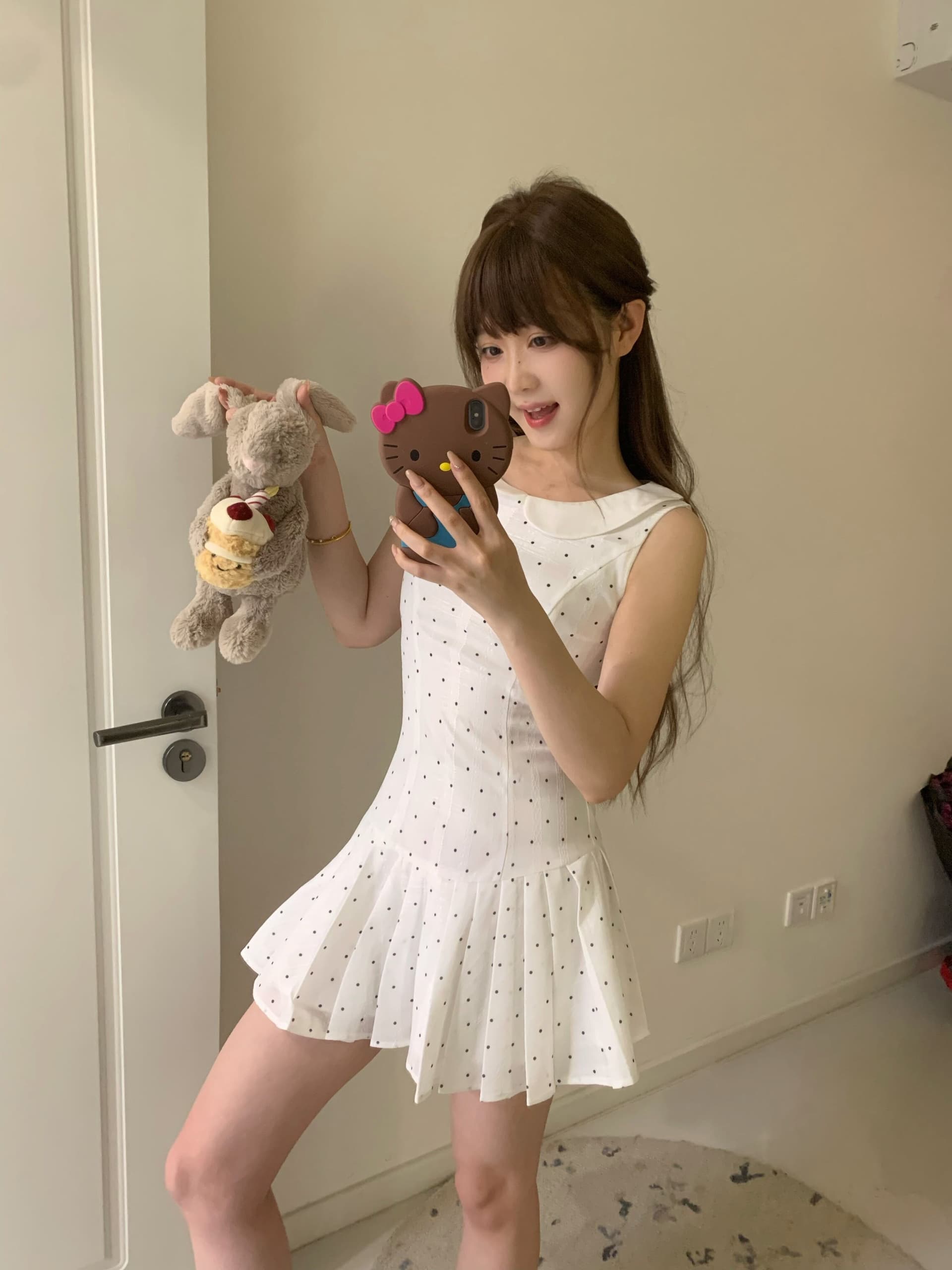 여름 2026 새로운 화이트 베이비 칼라 도트 무늬 민소매 드레스 프랑스식 첫사랑 달콤함 작은 키 짧은 스커트 이미지 4
