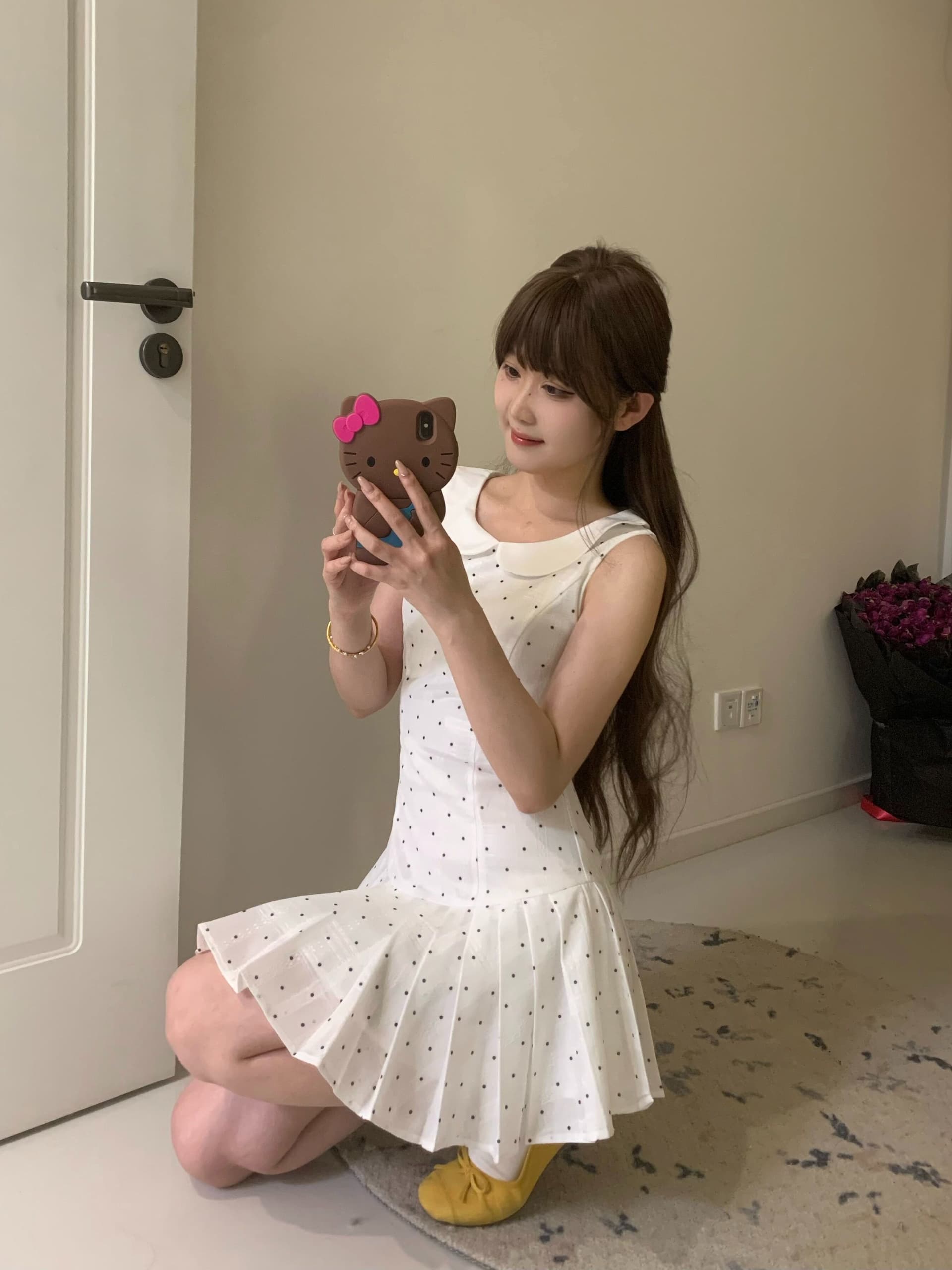 여름 2026 새로운 화이트 베이비 칼라 도트 무늬 민소매 드레스 프랑스식 첫사랑 달콤함 작은 키 짧은 스커트 상세 이미지 3