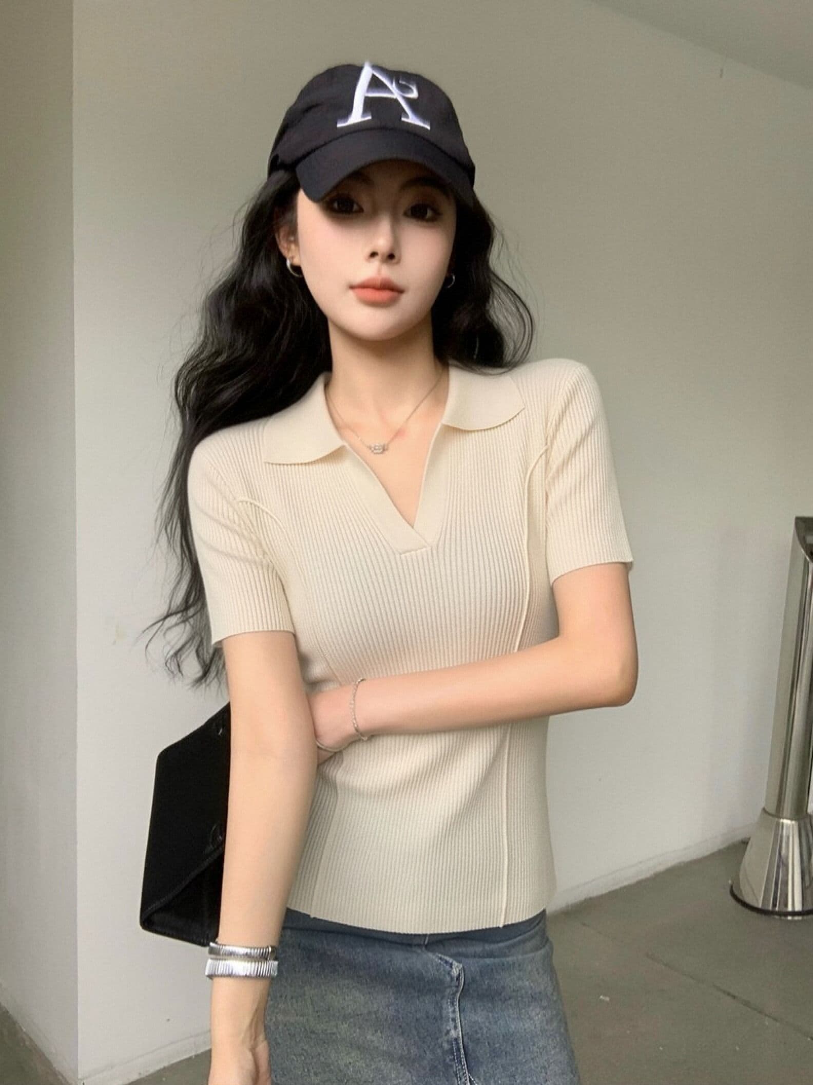 프랑스식 POLO 셔츠 폴로 칼라 디자인 센스 몸매 가꾸기 반팔 티셔츠 여성 봄 여름 니트 인사이드 가져 가라. V넥 기본 셔츠 맨위