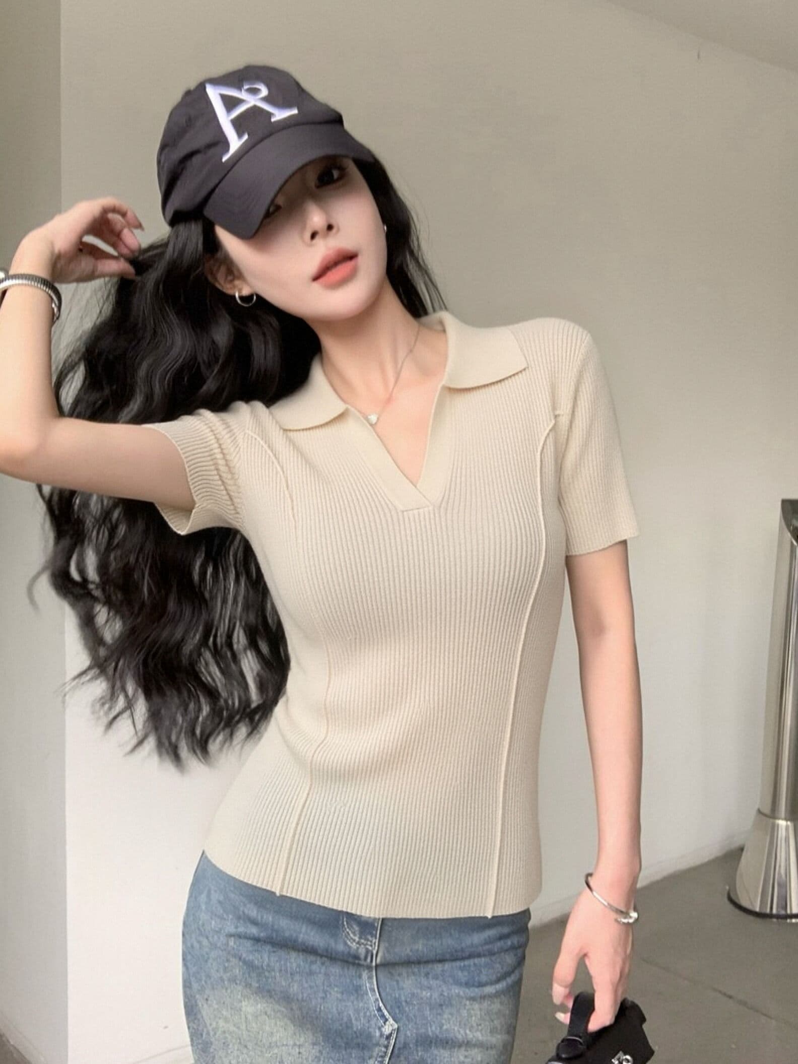 프랑스식 POLO 셔츠 폴로 칼라 디자인 센스 몸매 가꾸기 반팔 티셔츠 여성 봄 여름 니트 인사이드 가져 가라. V넥 기본 셔츠 맨위 상세 이미지 2