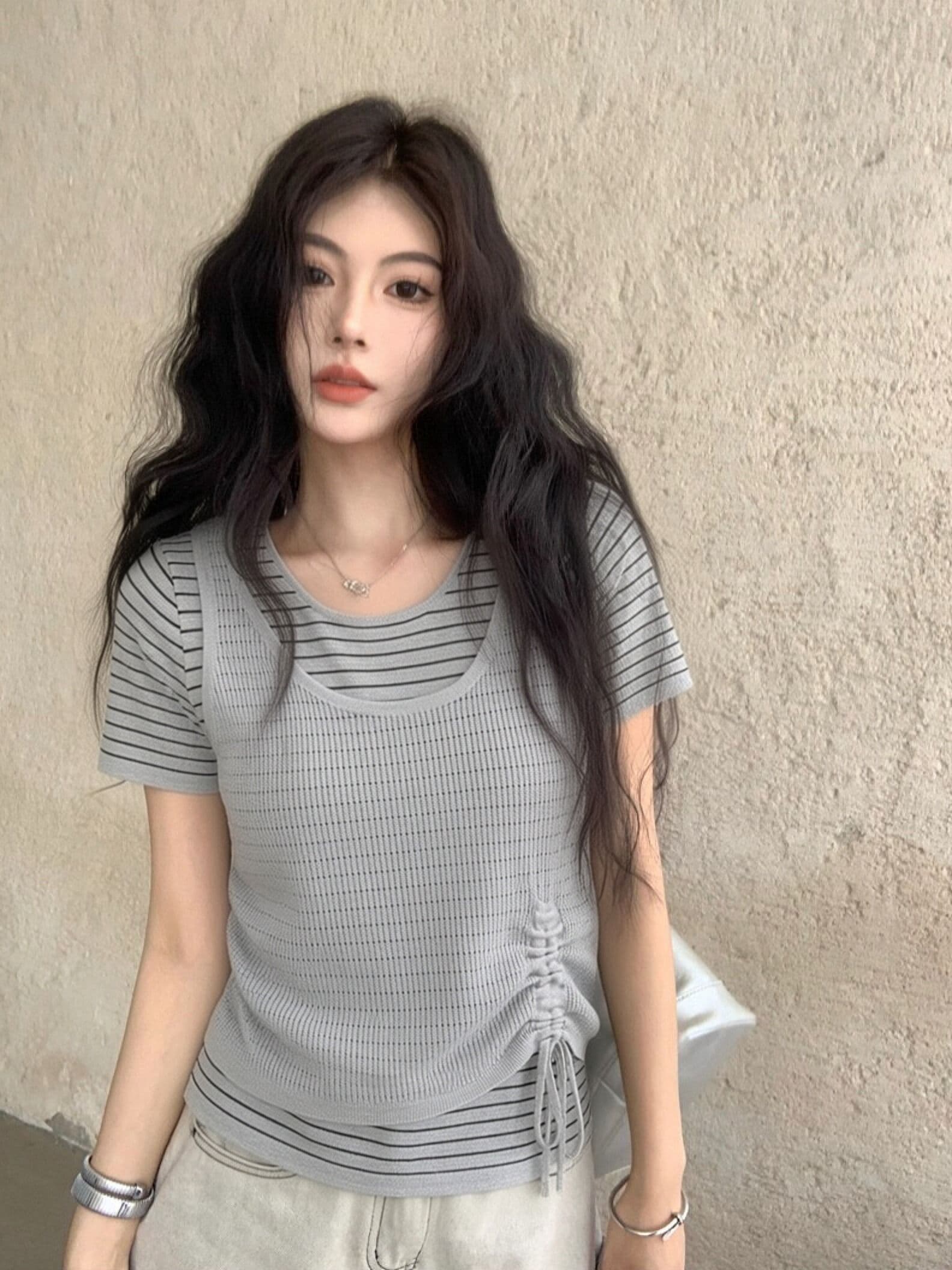 디자인 센스 펌프 로프 니트 반팔 티셔츠 여름 새로운 느긋한 바람 루즈핏 라운드 넥 밝은 회색 색상 맨위 페이크 레이어드 상세 이미지 1