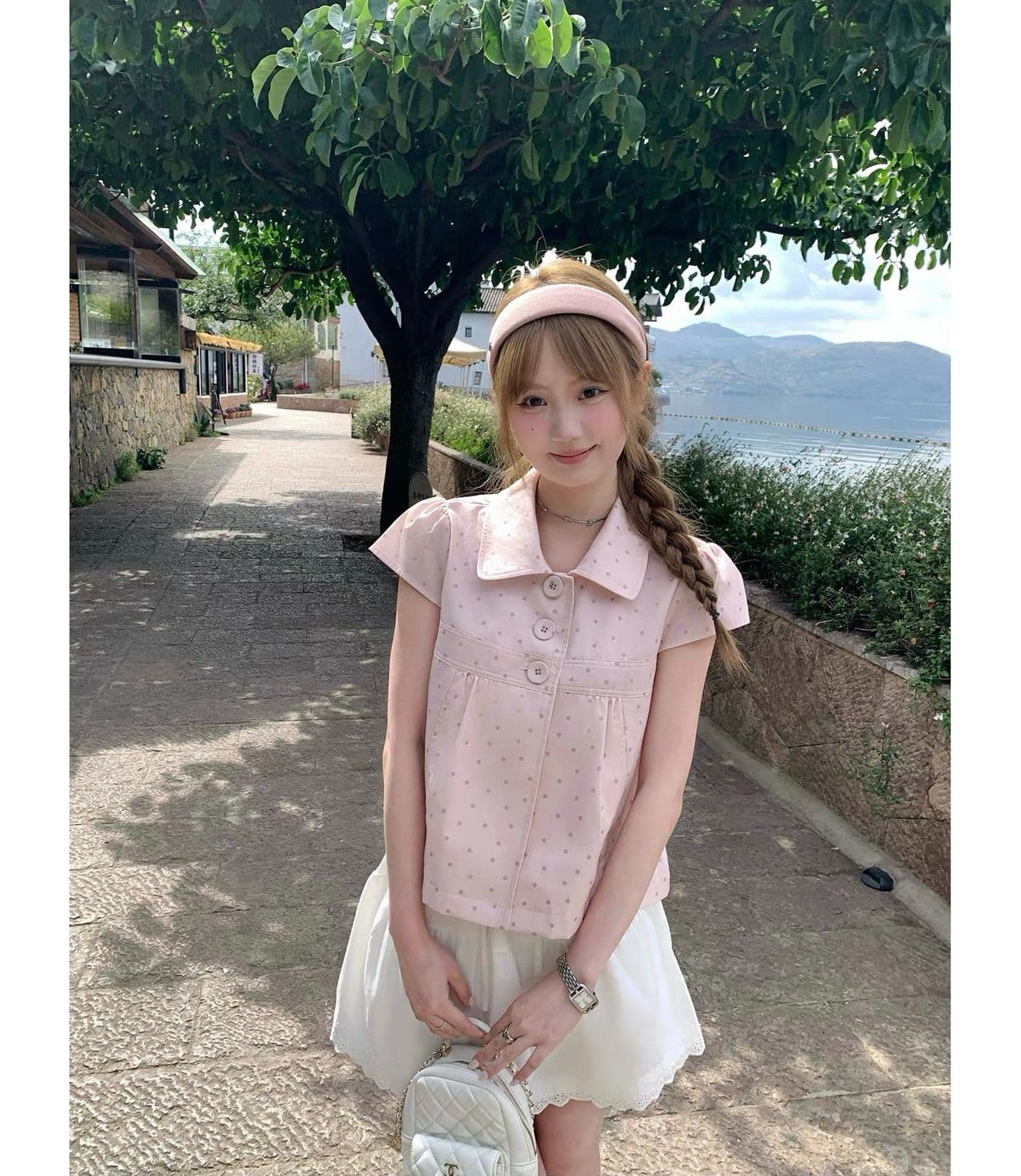 원본 원단 달콤함 소녀 바람 핑크색 베이비 칼라 도트 무늬 반팔 여성 셔츠 여름 새로운 슬림해 보이는 맨위