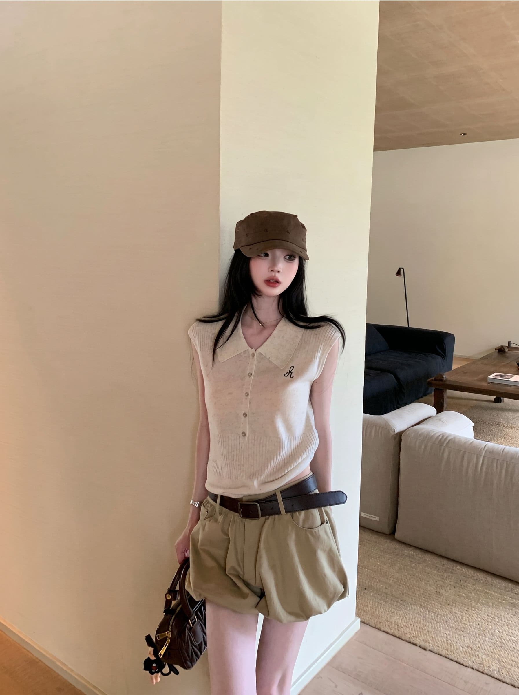 joeyjoy 와인 하나 한 부서 학원 스타일 폴로 칼라 자수 니트 스웨터 여성 여름 민소매 느슨함 센스 짧은 맨위 이미지 2