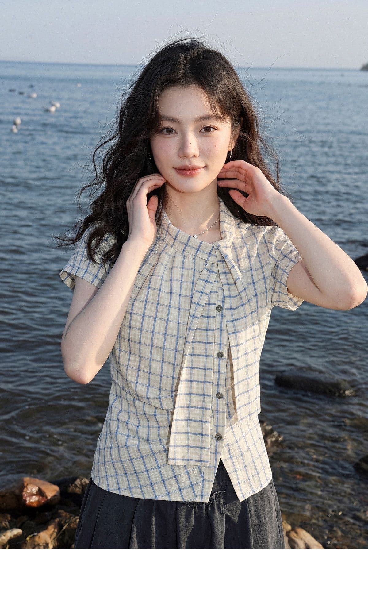 불규칙 블루 체크무늬 여성 셔츠 2026 여름 새로운 디자인 센스 반팔 허리 수축 맨위 상세 이미지 4