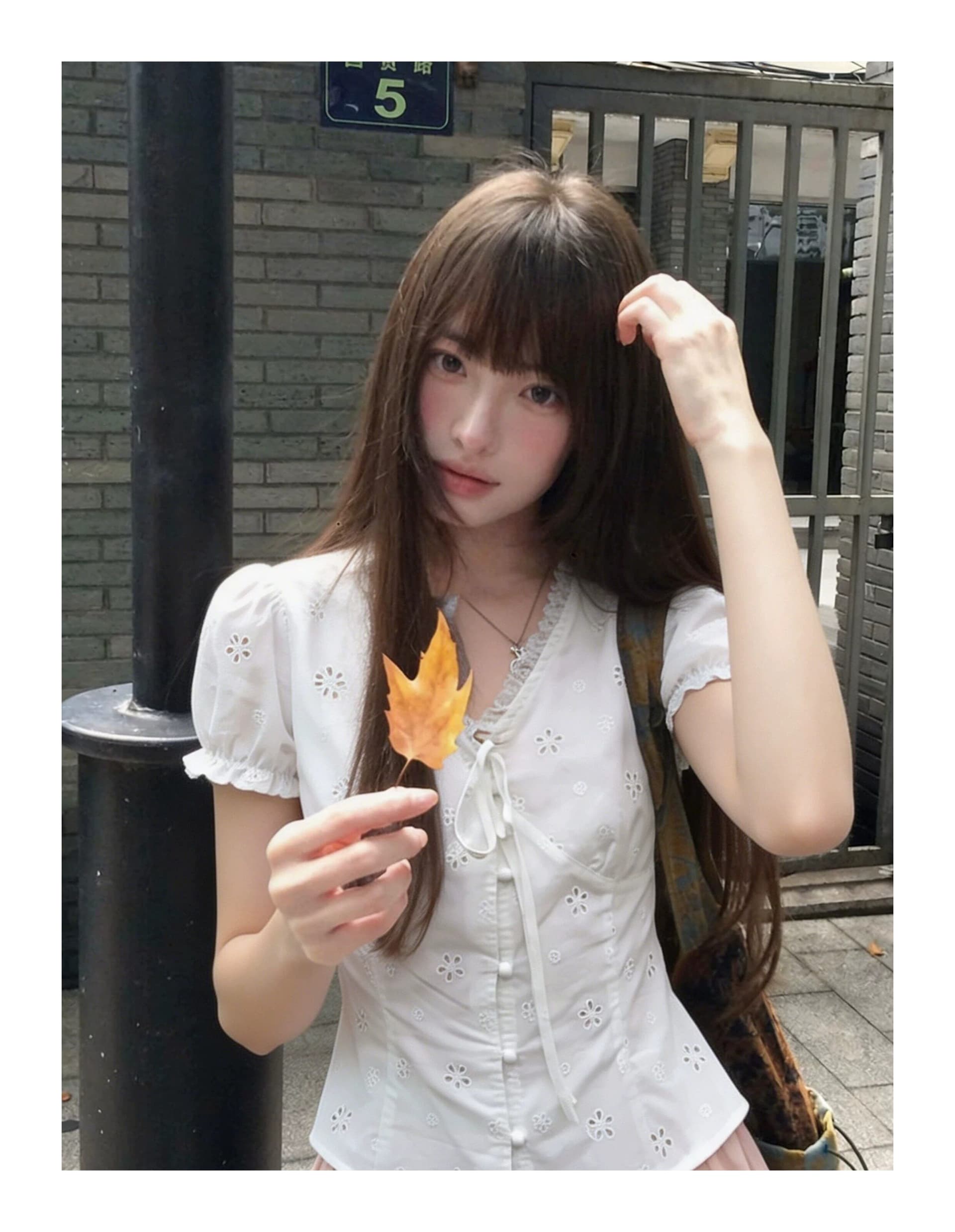 원본 원단 있음 네리 프랑스식 레이스 V넥 여성 셔츠 여름 거품 소매 허리 수축 화이트 셔츠 상세 이미지 3