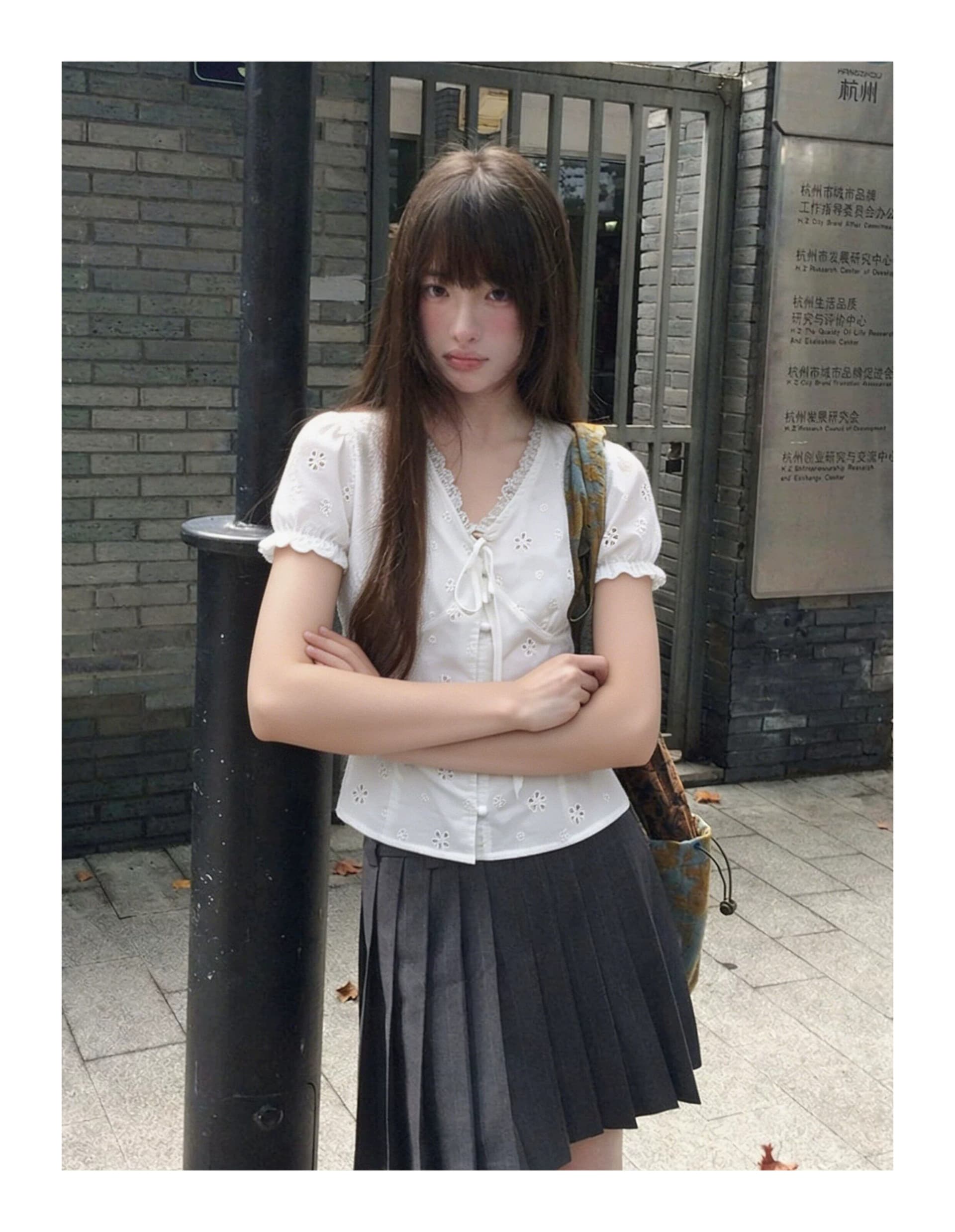 원본 원단 있음 네리 프랑스식 레이스 V넥 여성 셔츠 여름 거품 소매 허리 수축 화이트 셔츠 상세 이미지 5