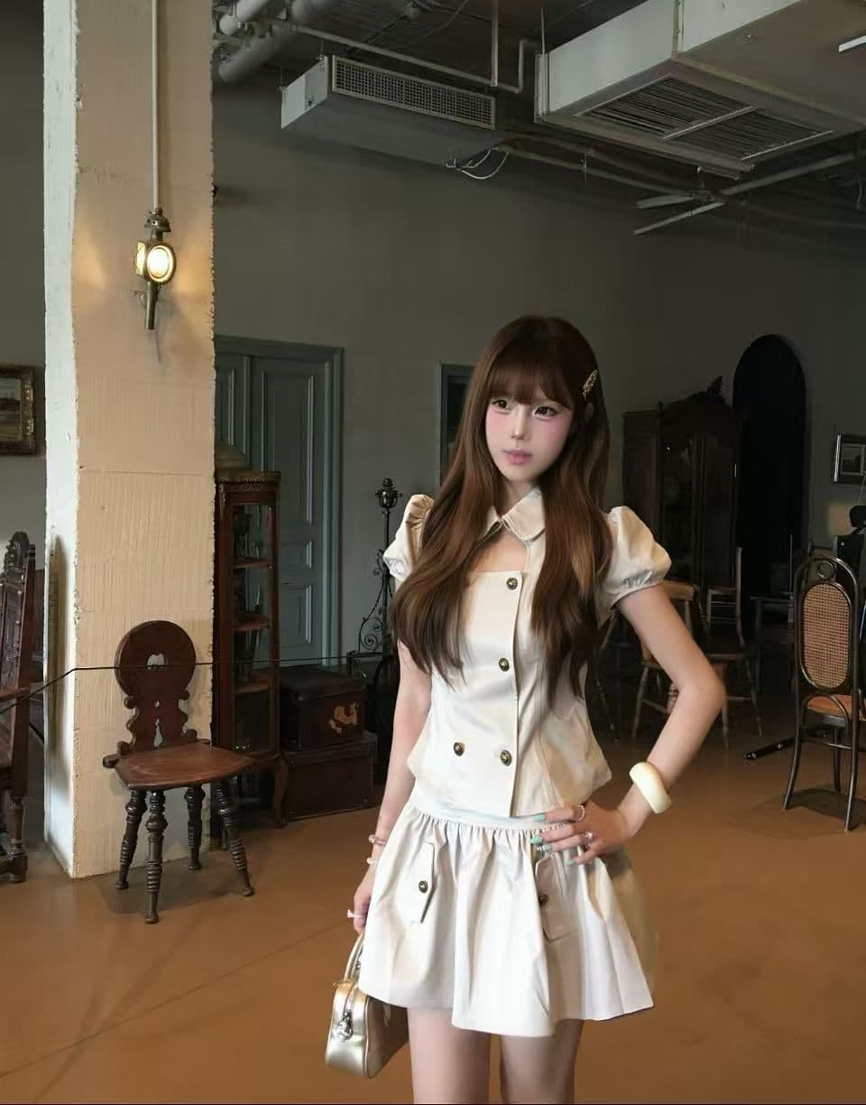 정가 베이비 칼라 홀로우 아웃 셔츠 세트 여성 여름 레트로 거품 소매 이중 버튼 퍼프 미니 스커트 투피스 세트 이미지 2