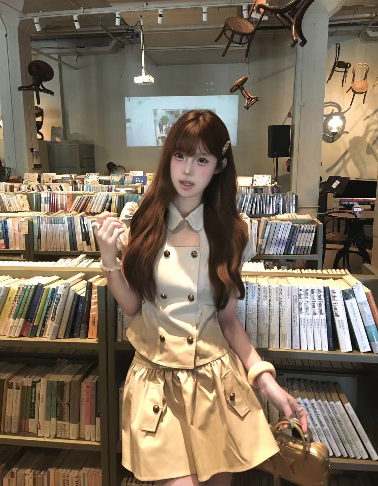 정가 베이비 칼라 홀로우 아웃 셔츠 세트 여성 여름 레트로 거품 소매 이중 버튼 퍼프 미니 스커트 투피스 세트 상세 이미지 3