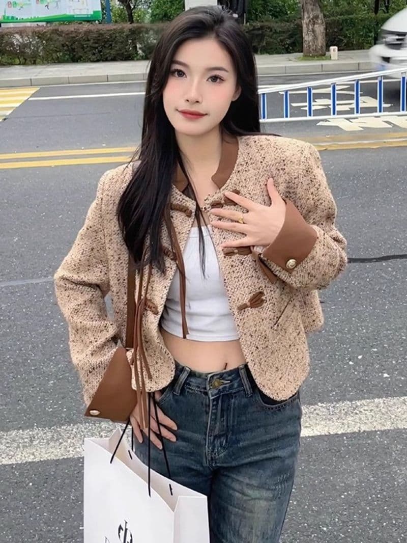 새로운 중식 단추 작은 샤넬 스타일 고급 센스 고유 한 패치워크 레트로 품격 명문 여성 올해 인기 아름다운 여성 코트 이미지 2