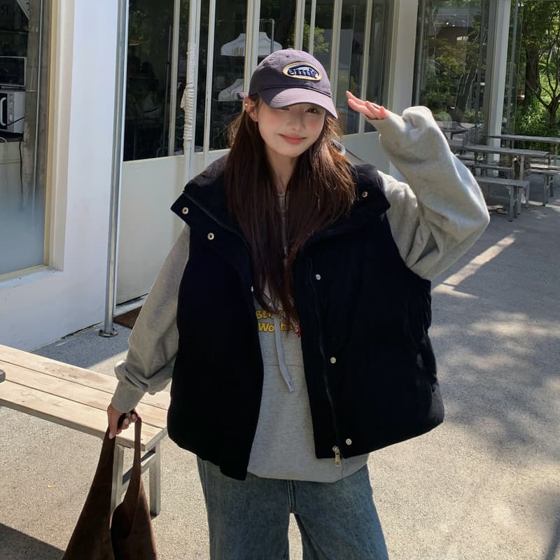 가을 겨울 새로운 다운 조끼 여자 외출용 니트 두꺼운 보온 조끼 작은 키 패션 조끼 재킷 이미지 4