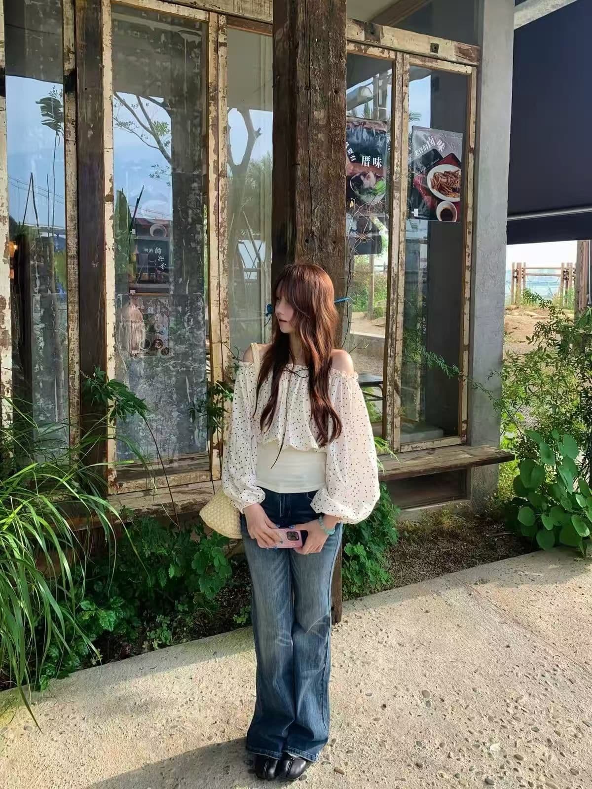 정가 오프숄더 도트 무늬 긴팔 쉬폰 블라우스 여성 여름과 가을 고급 센스 허리 수축 외부 가져 가라. 다용도 맨위 이미지 4