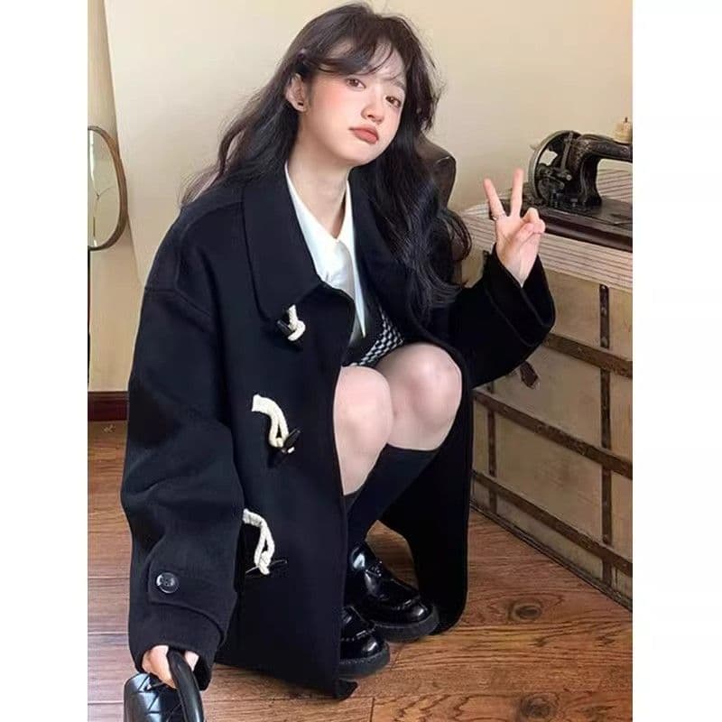 소뿔 버클 검정색 쇼트 스타일 모직 여성 코트 2026 가을 겨울철 모직 코트 작은 키 두꺼운 올해 인기