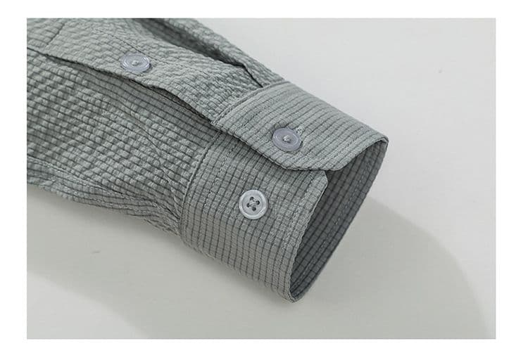 디자인 센스 남성 긴팔 셔츠 Seersucker 질감 센스 패션 트렌드 한국 스타일 슬림 피트 셔츠 주머니 자수 상세 이미지 24