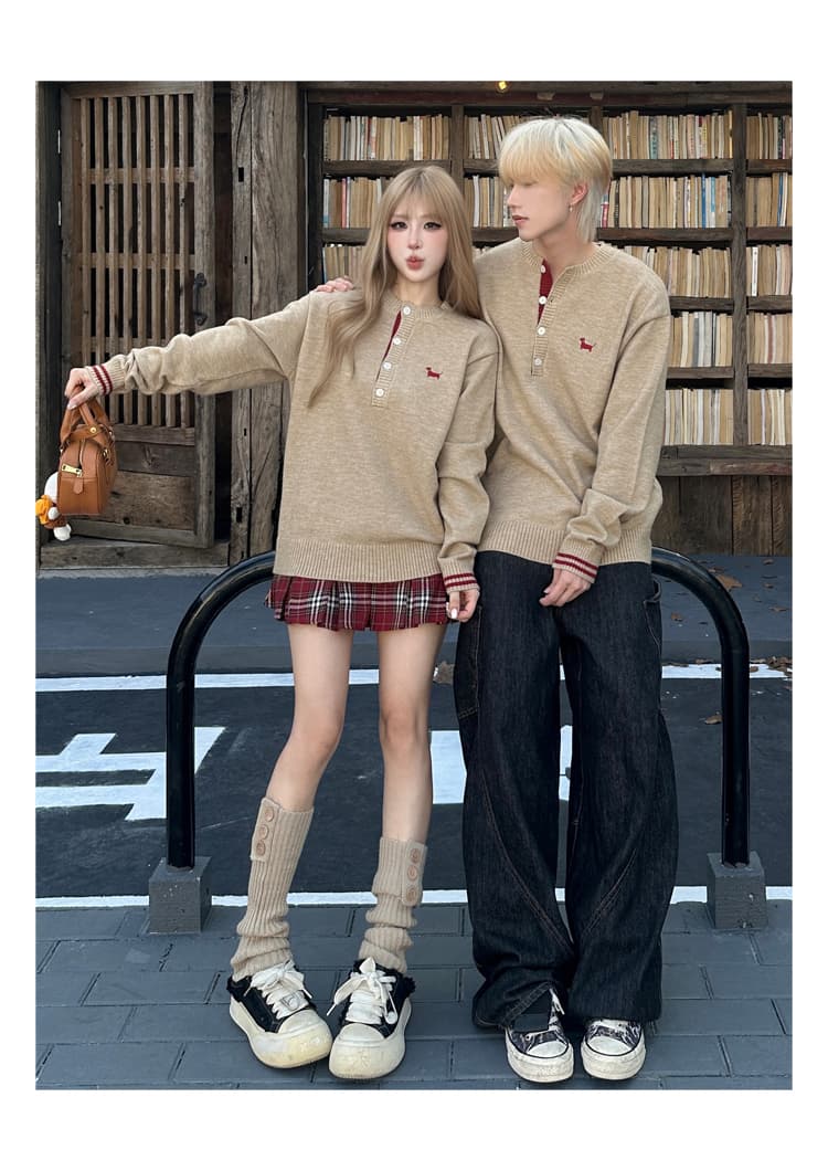 실사 커플룩 중간 색상 헨리 칼라 스웨터 루즈핏 아메리칸 레트로 트렌드 커플 폴로 칼라 니트 스웨터 8805 상세 이미지 4