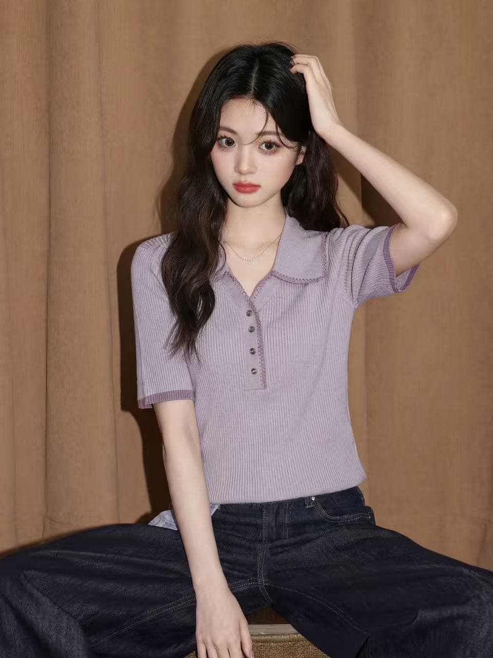 보라색 V넥 반팔 티셔츠 여성 2026 여름 새로운 POLO 칼라 얼음 실크 니트 긍정적 인 어깨 반소매 동정 쇼트 스타일 맨위 상세 이미지 2