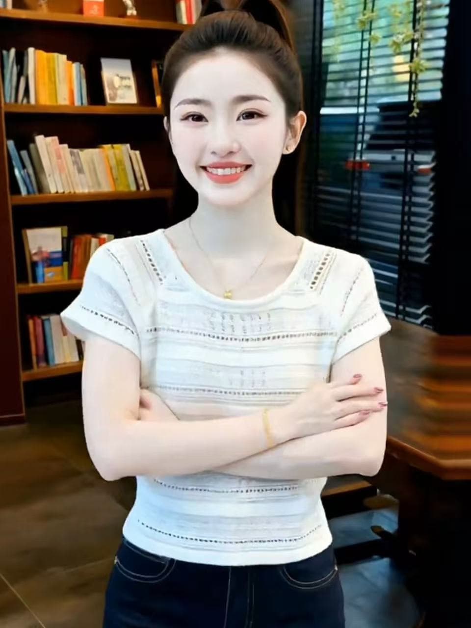 부드러운 바람 품격 얇은 스타일 홀로우 아웃 화이트 니트 스웨터 여성 의류 2026 여름 새로운 다용도 연령 감소 아름다운 맨위