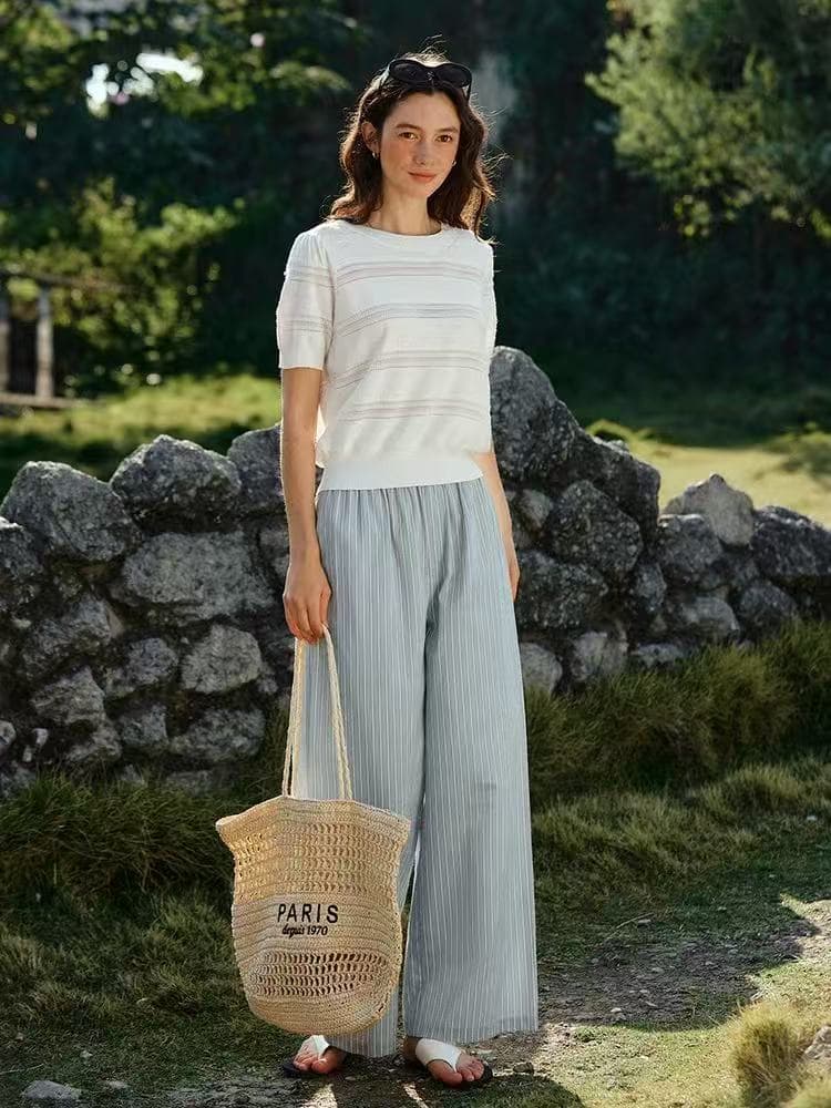 유럽 루이 어린이 2026 여름 새로운 화이트 물결 무늬 선택 구멍 질감 유연성 리브 라운드 넥 반팔 니트 스웨터 여성 상세 이미지 4