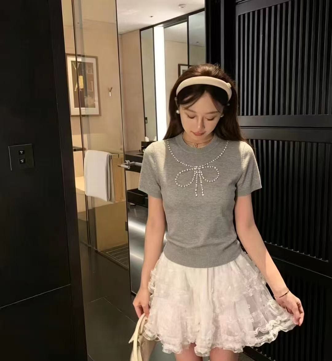 진주 나비 매듭 라운드 넥 티셔츠 여성 여름 디자인 센스 레이스 밑단 패치워크 반팔 몸매 가꾸기 슬림해 보이는 검정색 맨위 상세 이미지 3