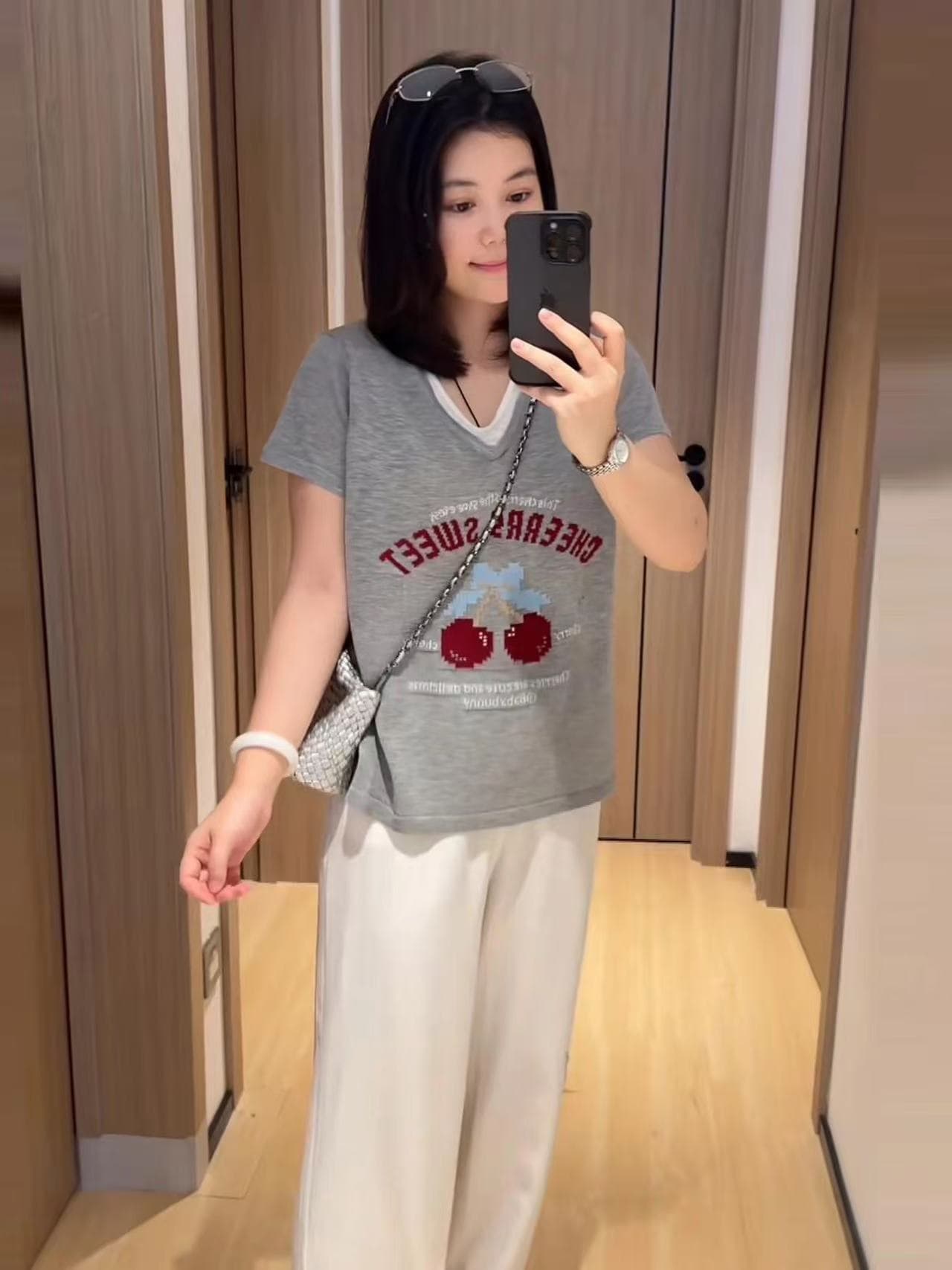빅 사이즈 한 부서 배색 V넥 반팔 티셔츠 여성 여름 마이크로 지방 mm 슬림해 보이는 디자인 센스 루즈핏 다용도 니트 맨위 이미지 2