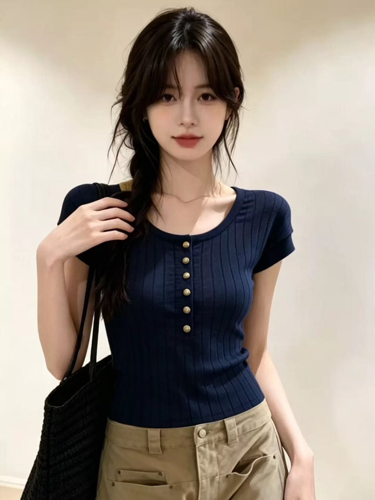 순수한 욕망 바람 섹시함 u 칼라 반팔 니트 티셔츠 여성 2026 여름 새로운 단추 디자인 센스 슬림해 보이는 품격 맨위 상세 이미지 5