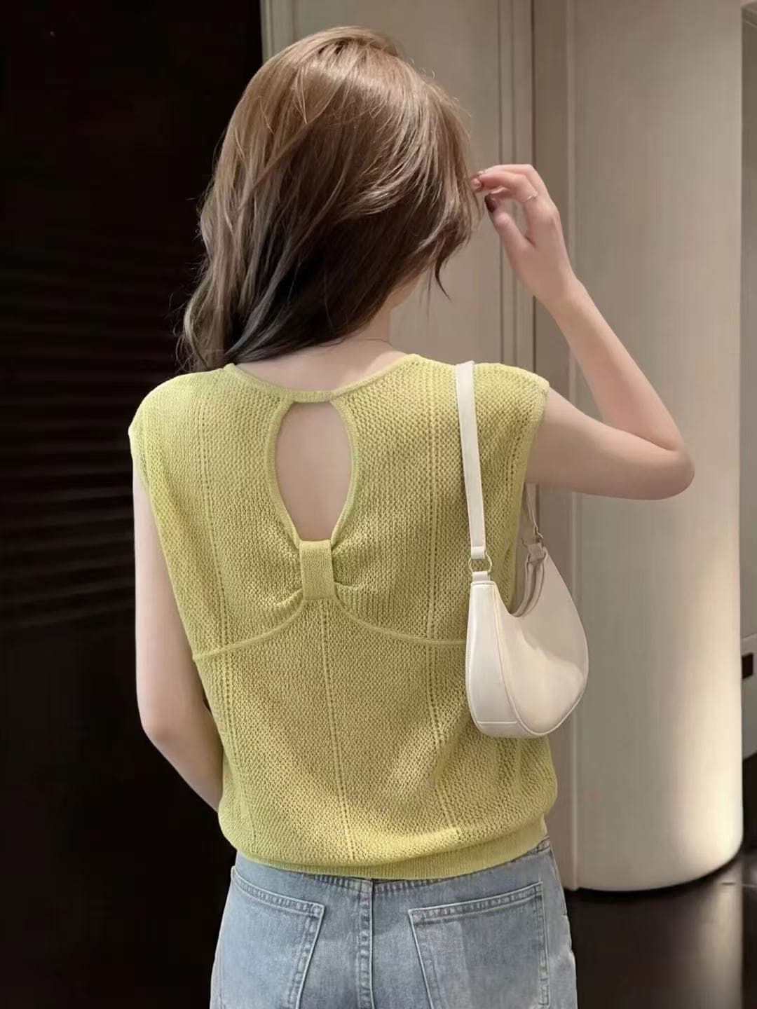 유럽 상품 작은 대중 Chic 겨자 황색 라운드 넥 얼음 실크 니트 작은 날다 소매 티셔츠 여성 여름 자이언트 잘 생긴 백리스 맨위 이미지 4