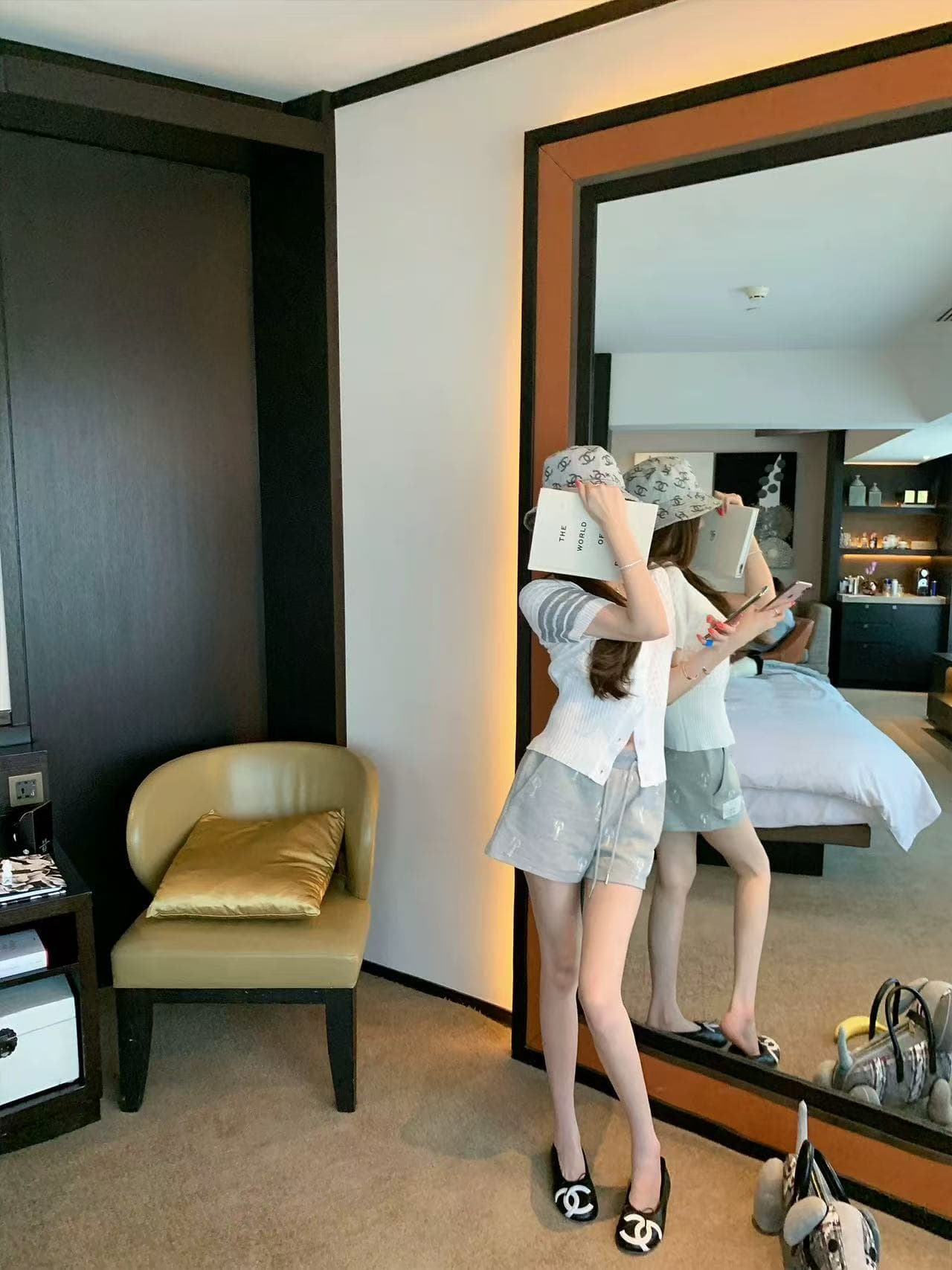 자오 첸 아침 스트라이프 홀로우 아웃 반팔 니트 오픈 가디건 여성 여름 얇은 스타일 학원 스타일 캐주얼 외국 가스 V넥 얼음 실크 맨위 상세 이미지 4