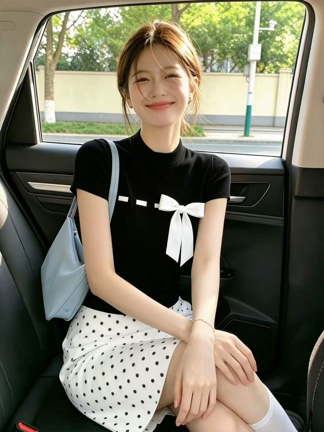 검정색 나비 매듭 반하이넥 반팔 티셔츠 여성 여름 2026 새로운 고급 사소한 작은 맨위 한 부서 착용 가져 가라. 상세 이미지 3