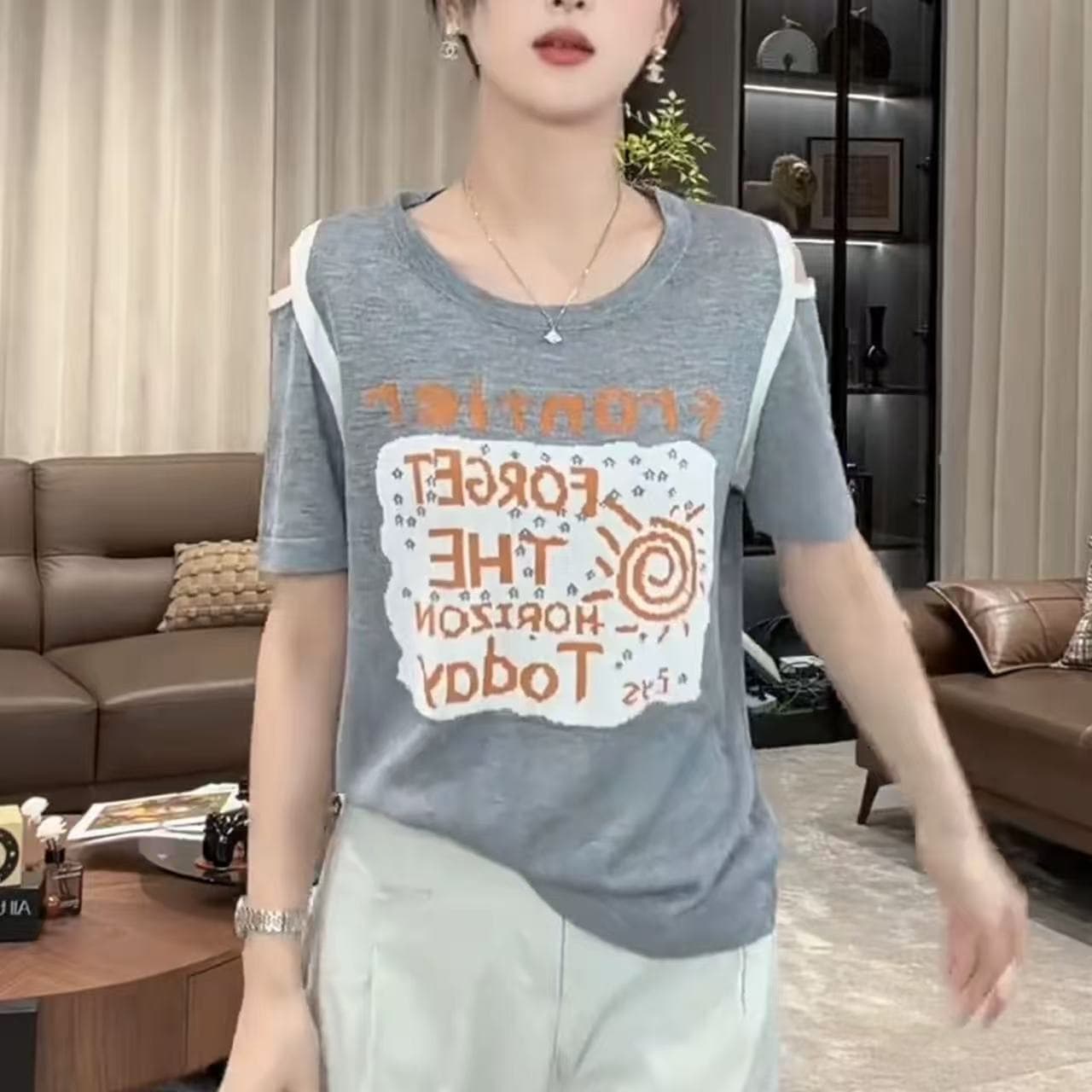 알파벳 프린트 반팔 티셔츠 여성 루즈핏 다용도 슬림해 보이는 라운드 넥 풀오버 맨위 한 부서 숙녀 루즈핏 종류 여성 상세 이미지 4