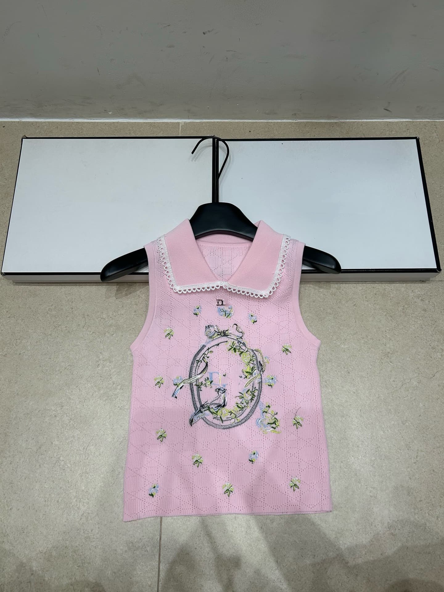 프랑스식 베이비 칼라 민소매 니트 조끼 여성 홀로우 아웃 자수 달콤한 자매 바람 어깨 맨위 상세 이미지 3