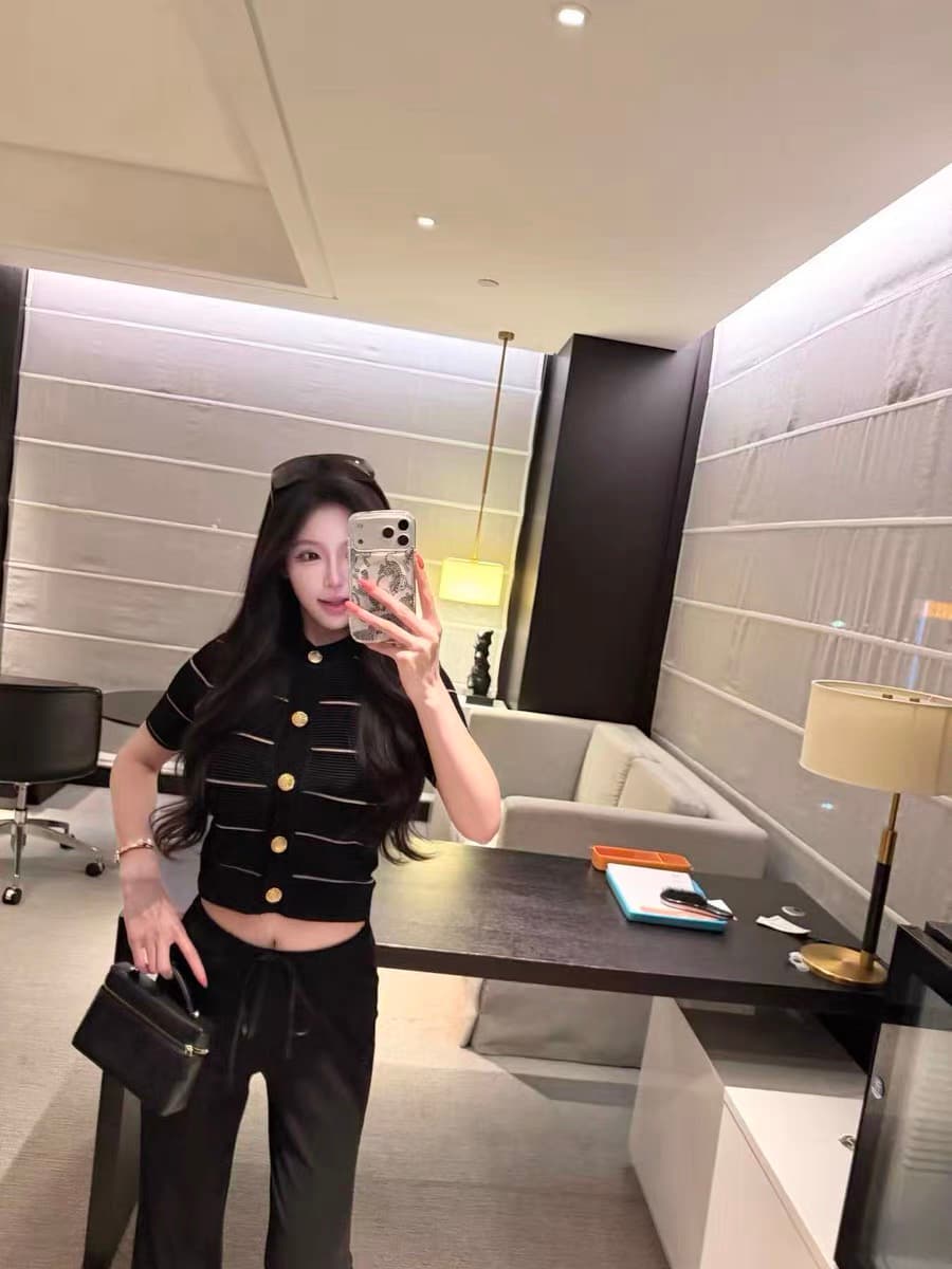 빛 럭셔리 품격 금속 버클 스트라이프 반팔 니트 오픈 가디건 26 여름 새로운 몸매 가꾸기 슬림해 보이는 홀로우 아웃 반팔 맨위 상세 이미지 4